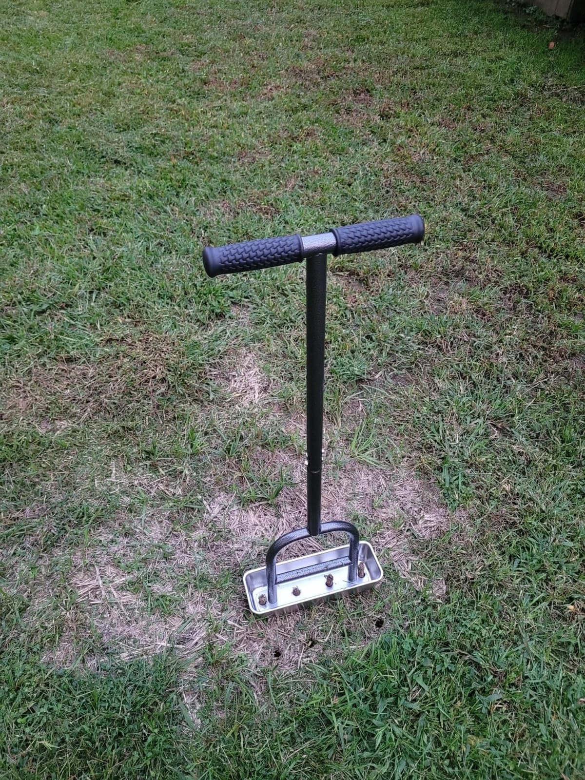 Dolibest Lawn Coring Aerator, Manual Lawn Aerator, 4 Stainless Steel Corer Plug Aerator with Soil Core Storage Tray, Pre-Assembled Manual Grass Aerating Tool & Clean Hand Tool, Improving Lawn Health customer photo 1