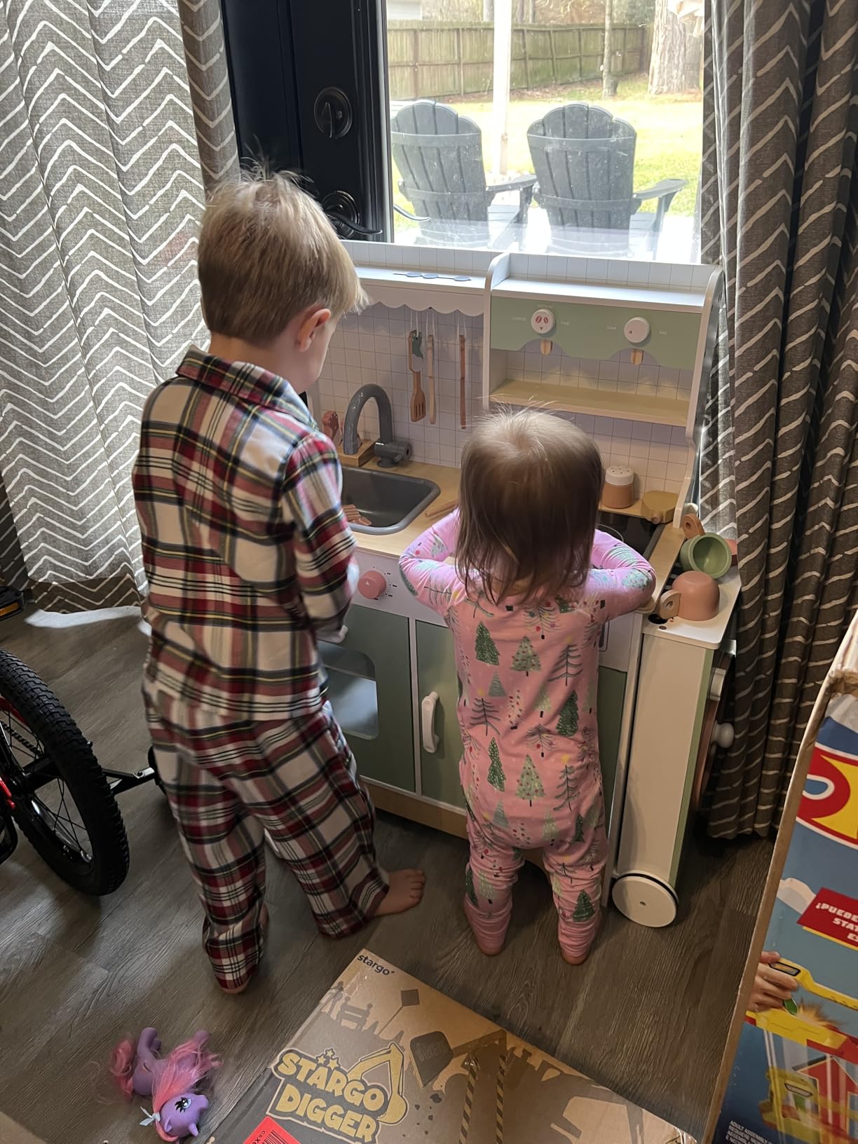 ROBUD Play Kitchen Set, Wooden Play Kitchen | with Ice Maker, Fridge, Coffee Machine, Oven, Dishwasher, Microwave, Kitchen Accessories, Toy Kitchen Gift for Boys Girls, 3+ customer photo 2