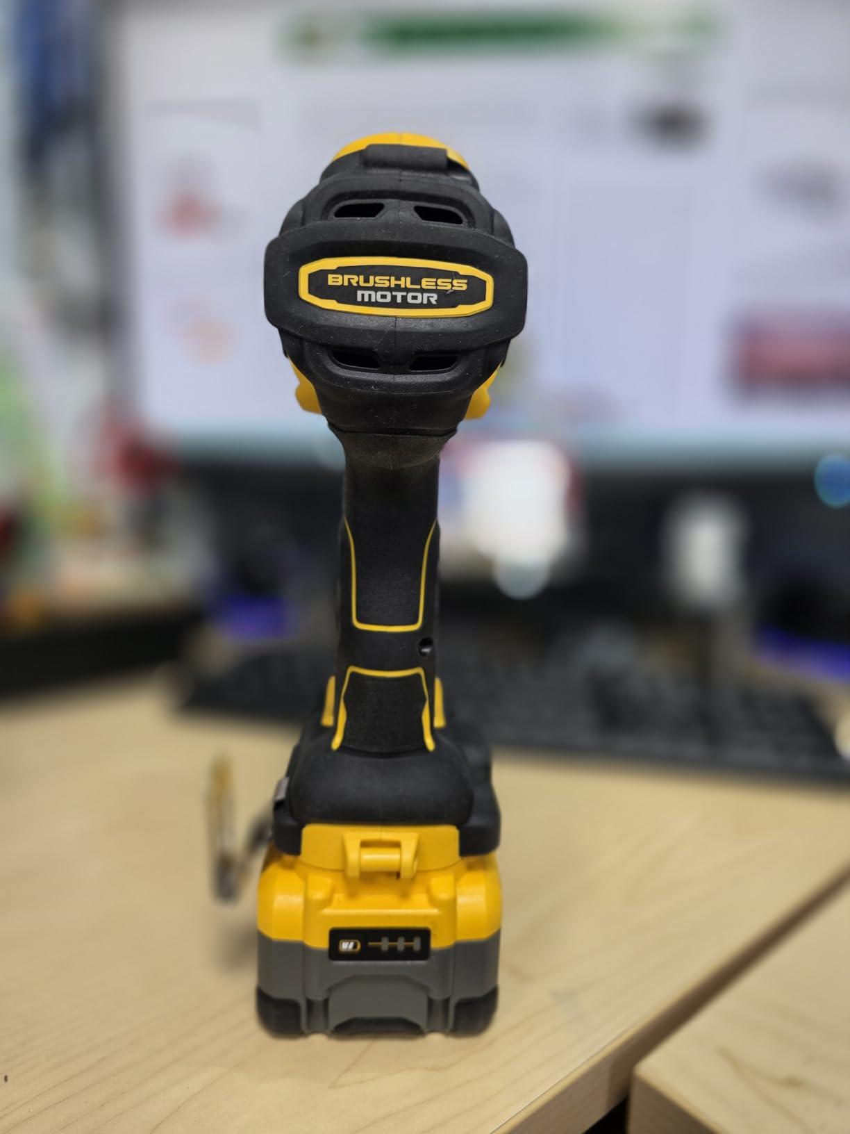 20V MAX XR 1/2 Inch Brushless Cordless Hammer Drill Kit with 8AH Battery and Charger, 3 Speed (DCD1007WW1) customer photo 2