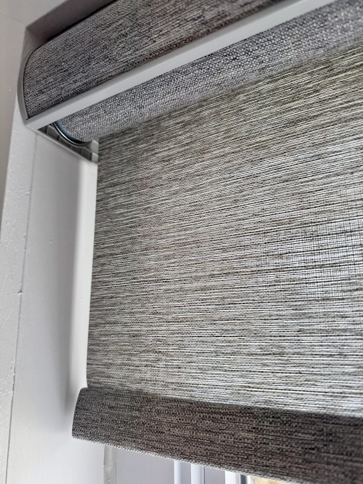 Persilux Light Filtering Roller Shades for Windows, Cordless, Linen Fabric, Roller Blinds, Thermal Insulated Fabric UV Protection Shades for Home, Office, Bedroom, Door, Light Filtering-Cream, Custom Now customer photo 2