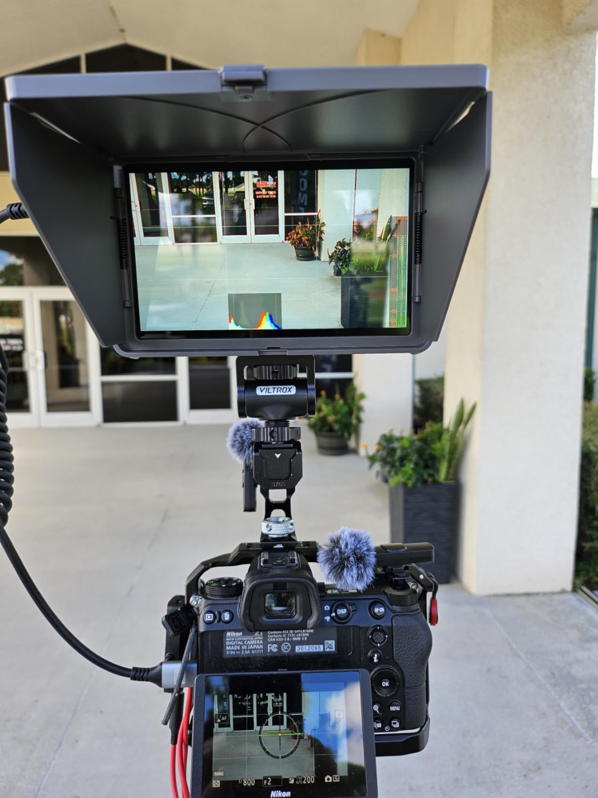 VILTROX DC-X2 6 inch Touchscreen Camera Field Monitor 4K HDMI Video Monitor with Sunshade Hood 2000nits 160 Wide View Angle 1920X1080 3D LUT Peaking Focus Assist Monitor customer photo 2