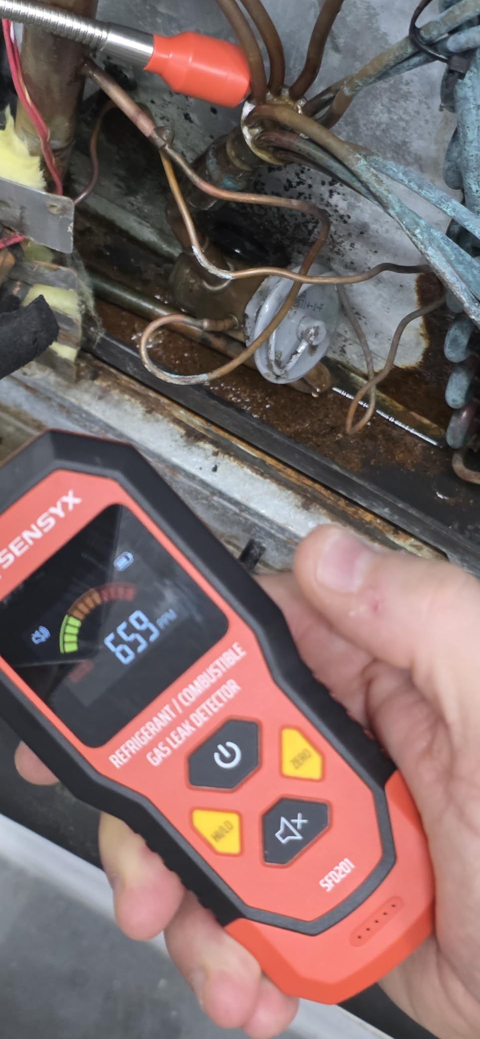 HVAC Refrigerant and Combustible Gas Leak Detector, Rechargeable | 2-in-1 model SFD201 detects Freon and combustible gas; halogen sniffer for air conditioning and automotive leak detection customer photo 1