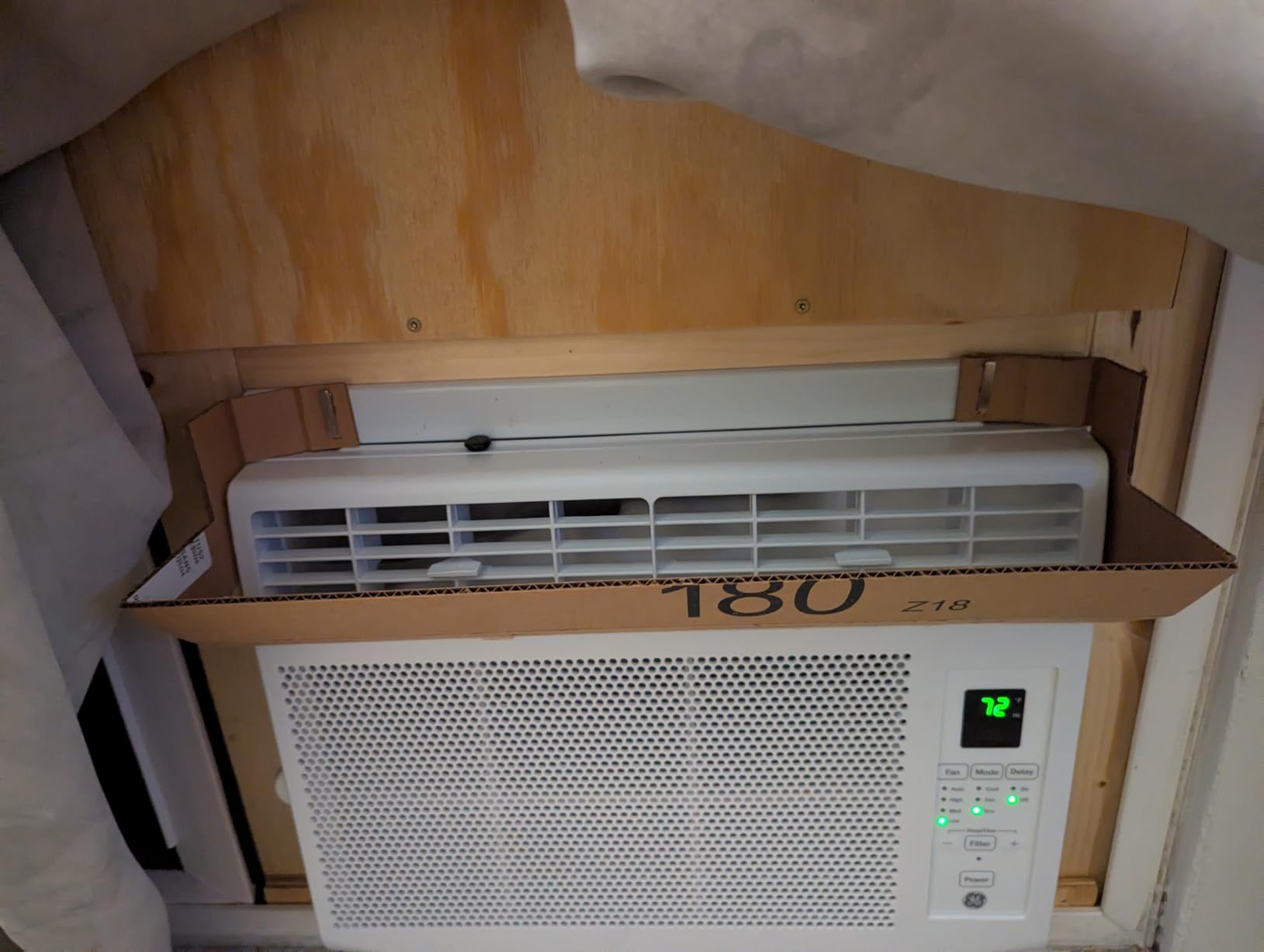 GE 6,000 BTU Electronic Window Air Conditioner, Cools Rooms up to 250 sq ft, Digital Controls with Remote, Energy Saver Mode, 24Hr Timer, Easy Install Kit Included, White customer photo 1