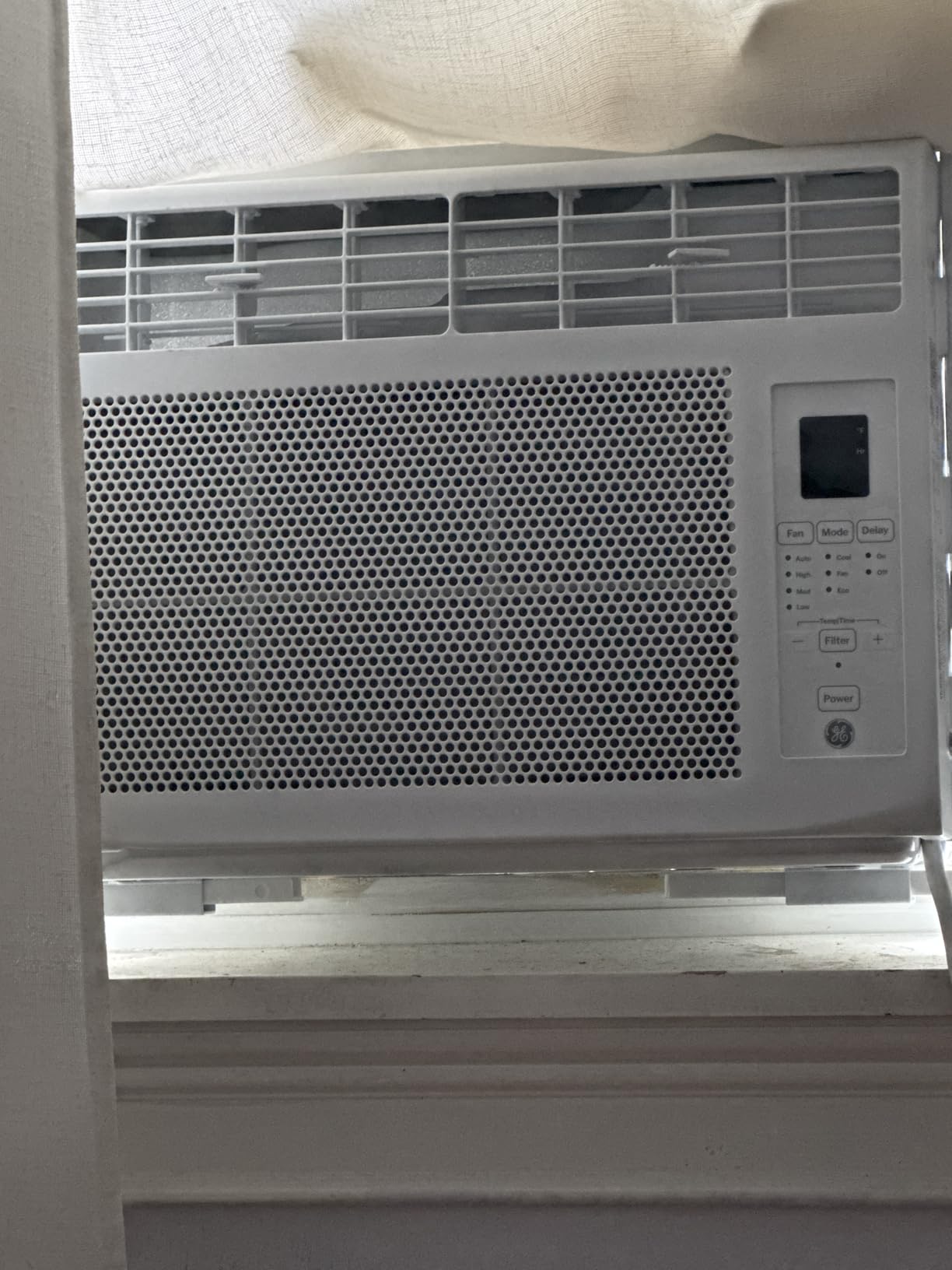 GE 6,000 BTU Electronic Window Air Conditioner, Cools Rooms up to 250 sq ft, Digital Controls with Remote, Energy Saver Mode, 24Hr Timer, Easy Install Kit Included, White customer photo 2