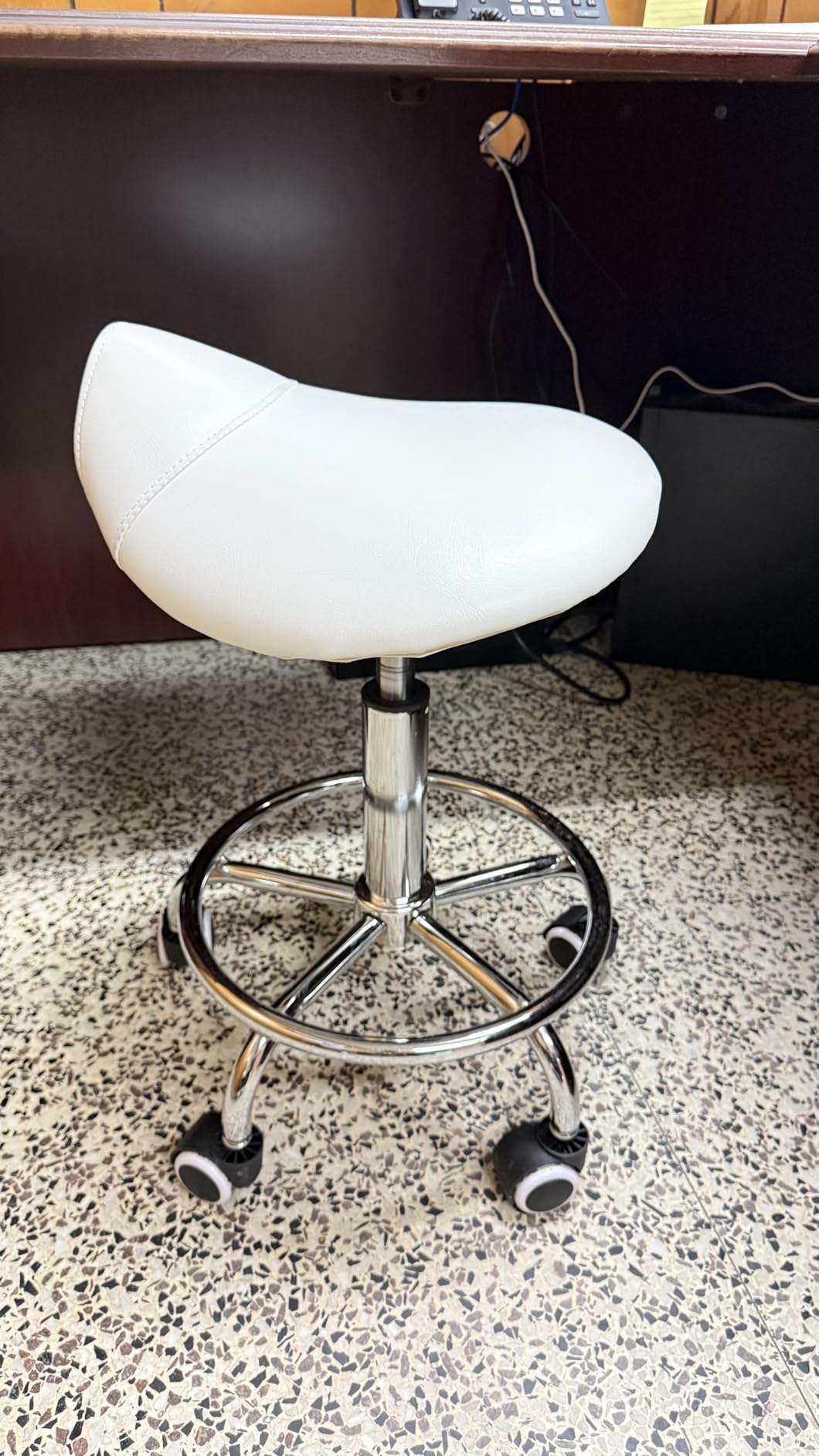 YEEZEE Saddle Stool Ergonomic, Saddle Chair with Wheels, Dark Black customer photo 2