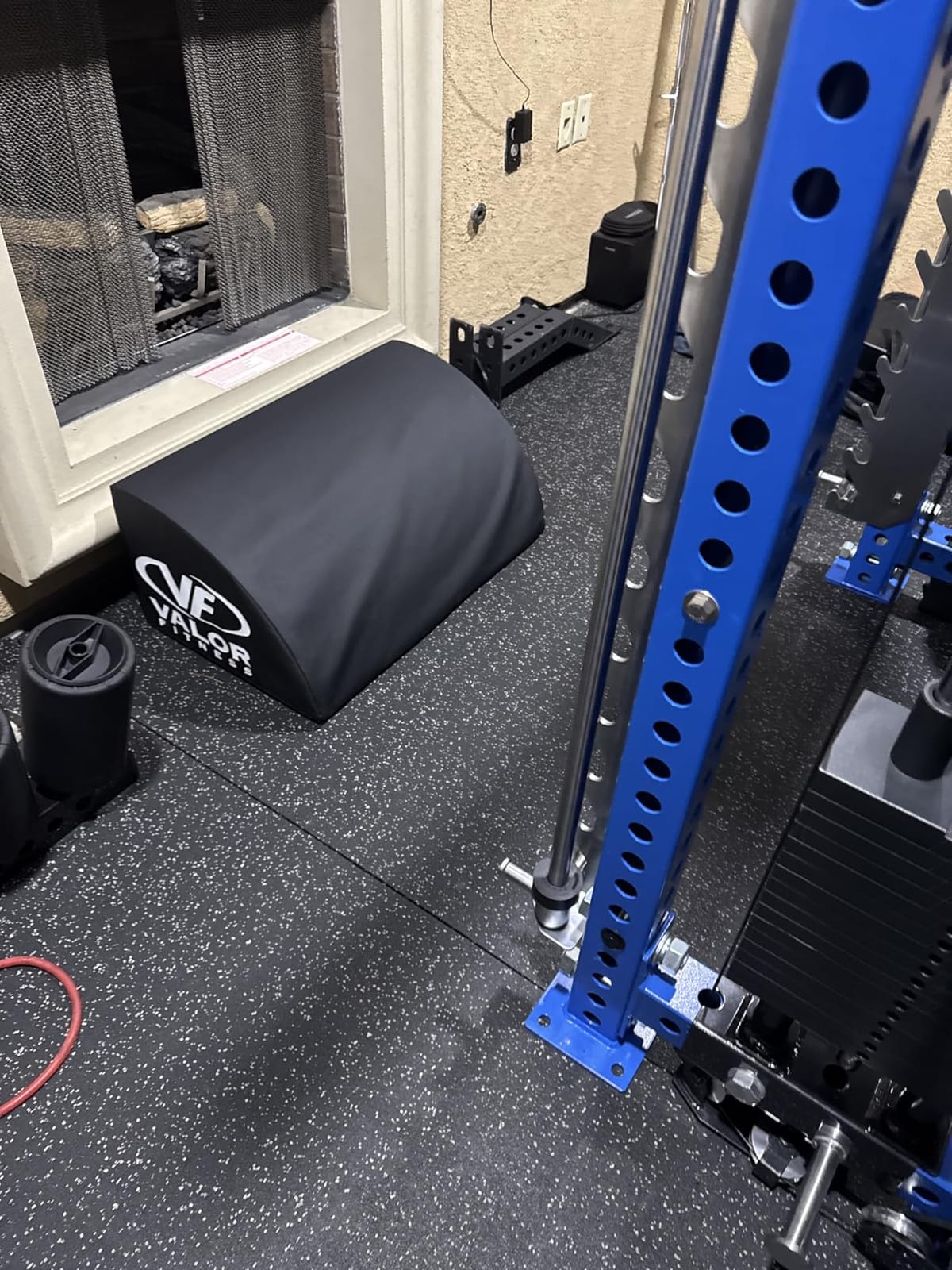 Valor Fitness Hip Thrust Pad Glute Training Box for Home Gym, Non Slip Foam Platform for Step Ups, Squats, Core and Lower Body Strength Home Gym Workouts customer photo 1