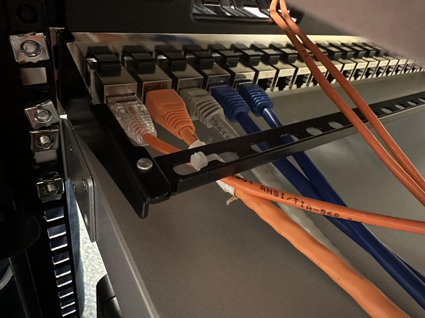 Jadaol [UL Listed] 24 Port Patch Panel Rackmount or Wall Mount 19-Inch 1U | Cat 6 Network Panel Preloaded with 24 Keystone Couplers plus 1 Spare, 10Gbps Ethernet Panel with Cable Management & Back Bar customer photo 2