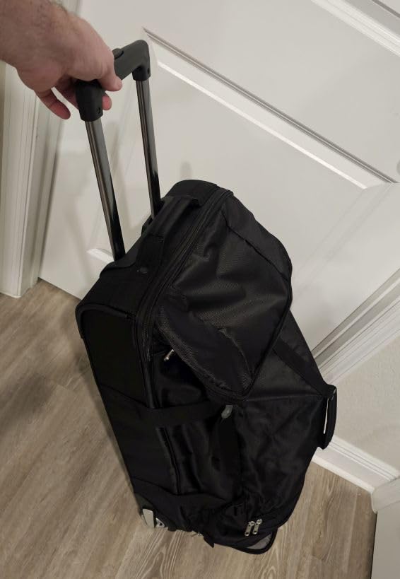 Amazon Essentials Wheeled Rolling Duffel Bag, 30-Inch (76.2 cm) Checked-Size, Expandable, Shoe Compartment, Telescoping Handle, Black customer photo 2