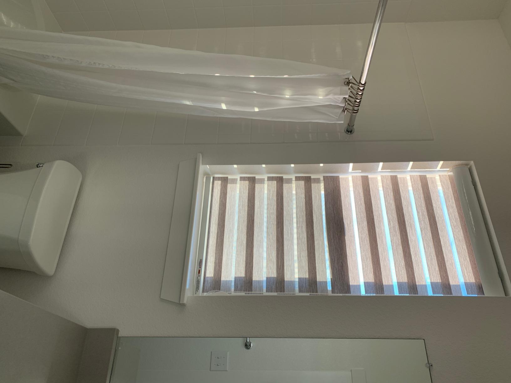 ShadesU Cordless Zebra Blinds Roller Shades, White, 34