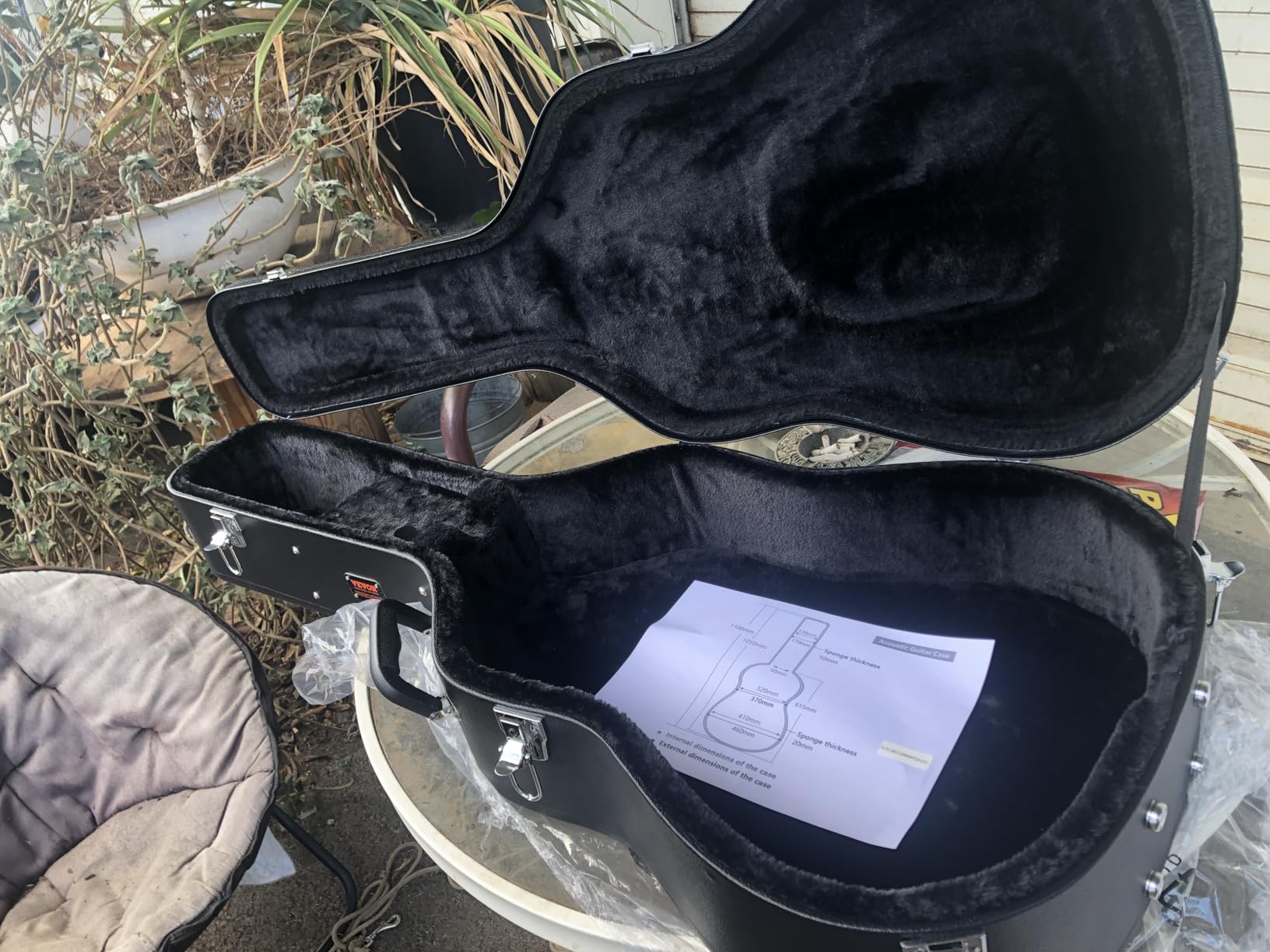 VEVOR Acoustic Guitar Hard Case, 43.31 in Gourd-Shaped Guitar Hard Case, With Lock Latch Key Handle, PVC Padding Soft Lining Water-Resistant Hard Shell Guitar Case, for 39-41 in Acoustic Guitar, Black customer photo 1