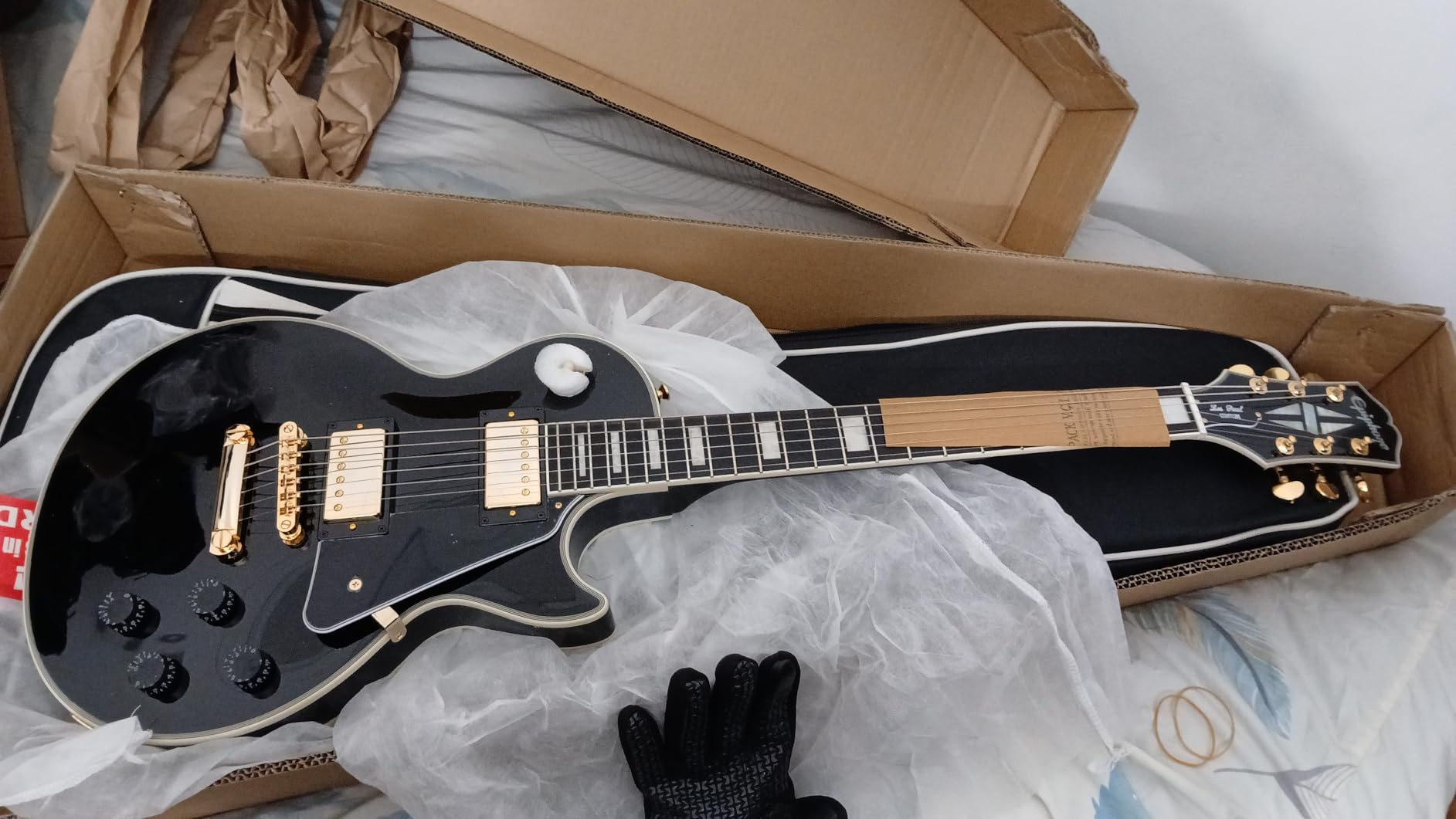 Epiphone Inspired by Gibson Les Paul Custom, Ebony with Bag customer photo 1