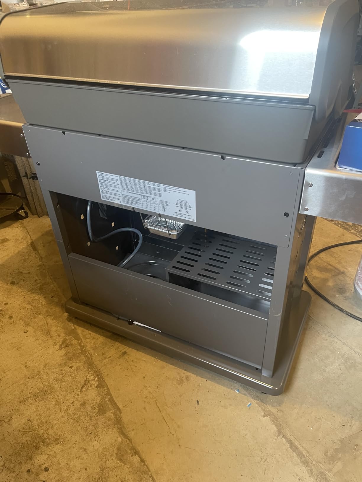 Rogue PRO 625 5-Burner Natural Gas Grill with Infrared Side Burner | Black, 74,000 BTUs, 988in² Area, Backlit Knobs, Folding Shelf, Cast Iron Grates, Locking Caster Wheels customer photo 2