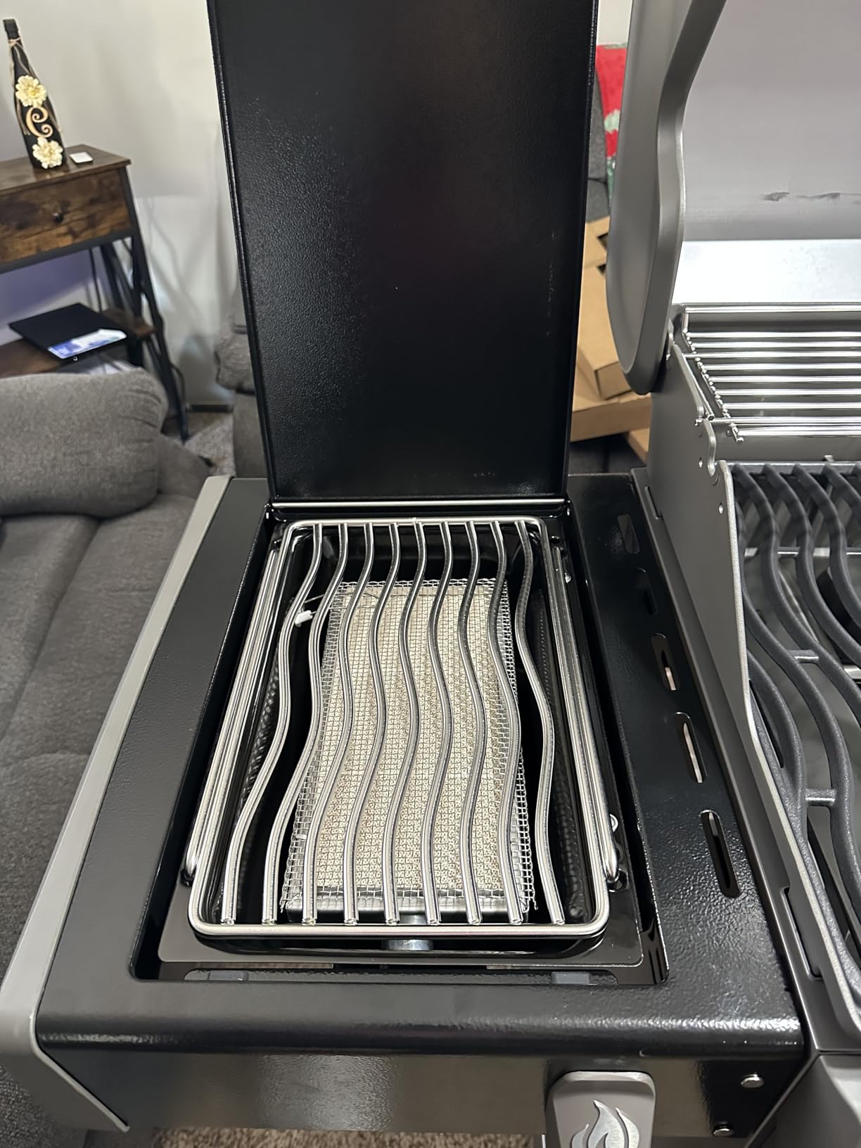 Rogue PRO 625 5-Burner Propane Grill with Infrared Side Burner | Black, 74,000 BTUs, 988in² Area, Backlit Knobs, Folding Shelf, Cast Iron Grates, Locking Caster Wheels customer photo 2