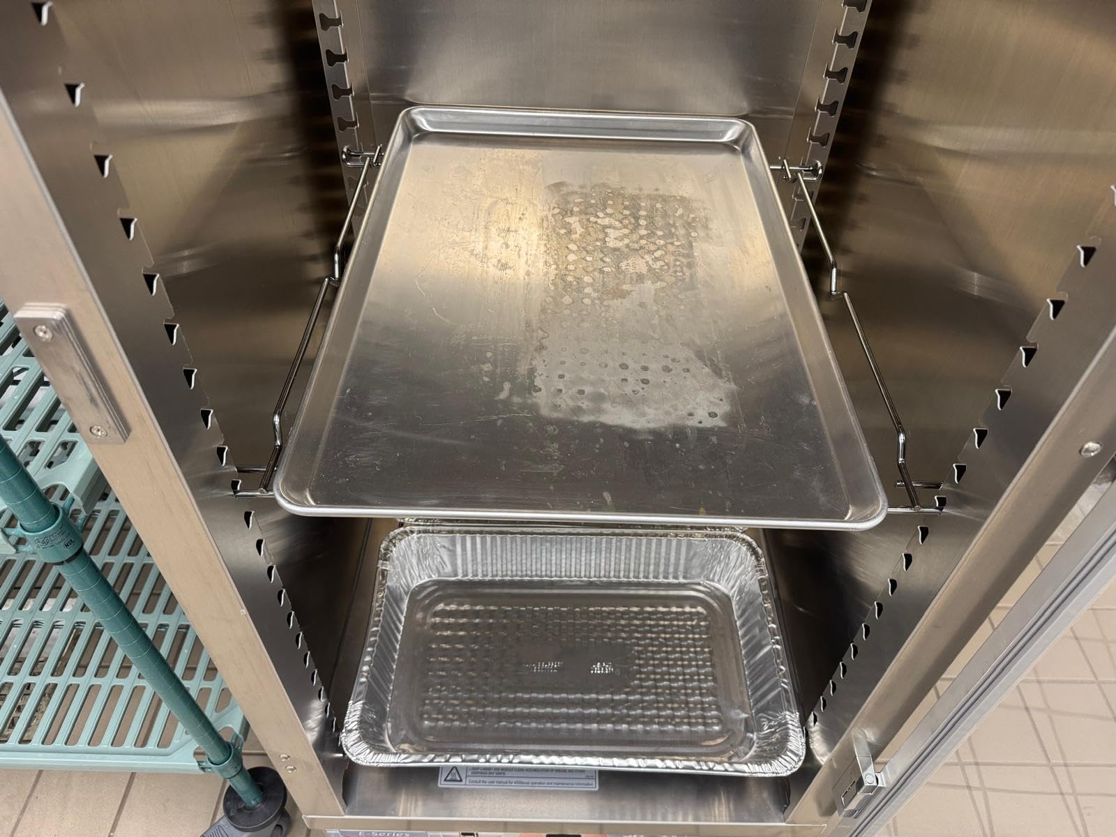 METRO C5E5-CFC-U C5 E-Series Hot Holding and Proofing Cabinet, Half Height Commercial Food Warmer, Full Length Clear Door, Universal Wire Slides, 2000W, 120V customer photo 1