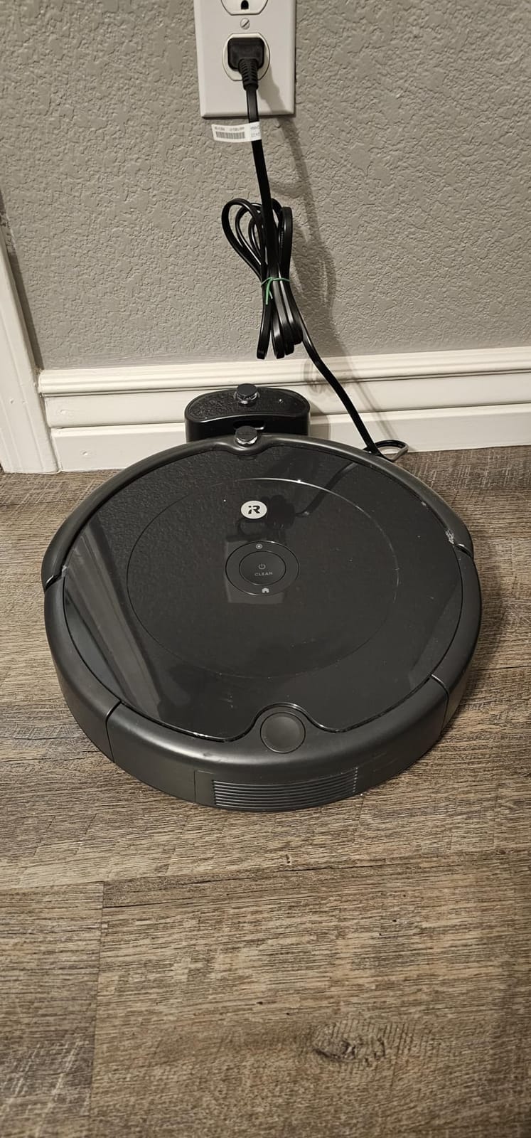 Roomba 105 Vac Robot Vacuum - Easy to use, Intense Power-Lifting Suction, LiDAR Navigation, Multi-Surface Cleaning, Cleans in Neat Rows, Self-Charging customer photo 1