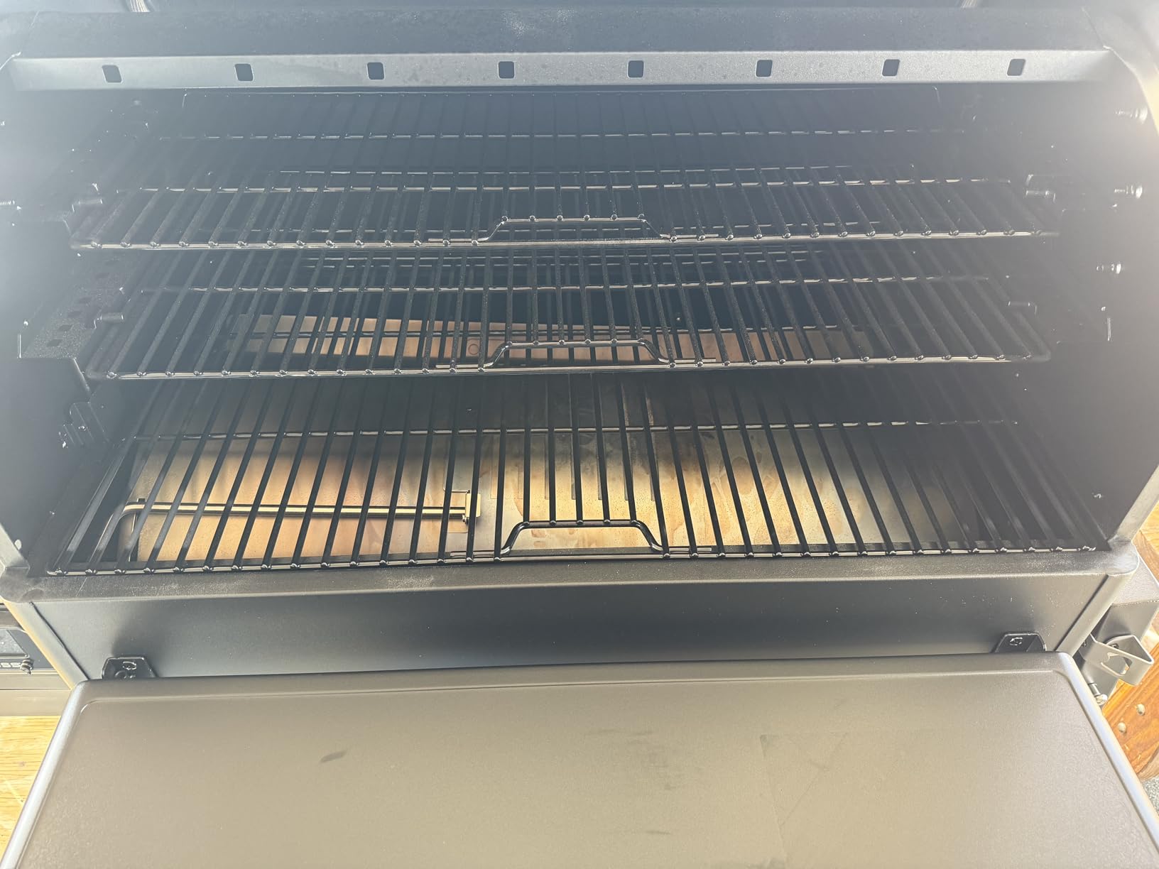 1600 Navigator Series WiFi & Bluetooth Wood Pellet Grill & Smoker, Flame Broiler and Touchscreen Controller, 1,593-Sq. in. Cook Space, 180F to 500F Temp Range, Meat Probe, 30 lb. Hopper customer photo 1