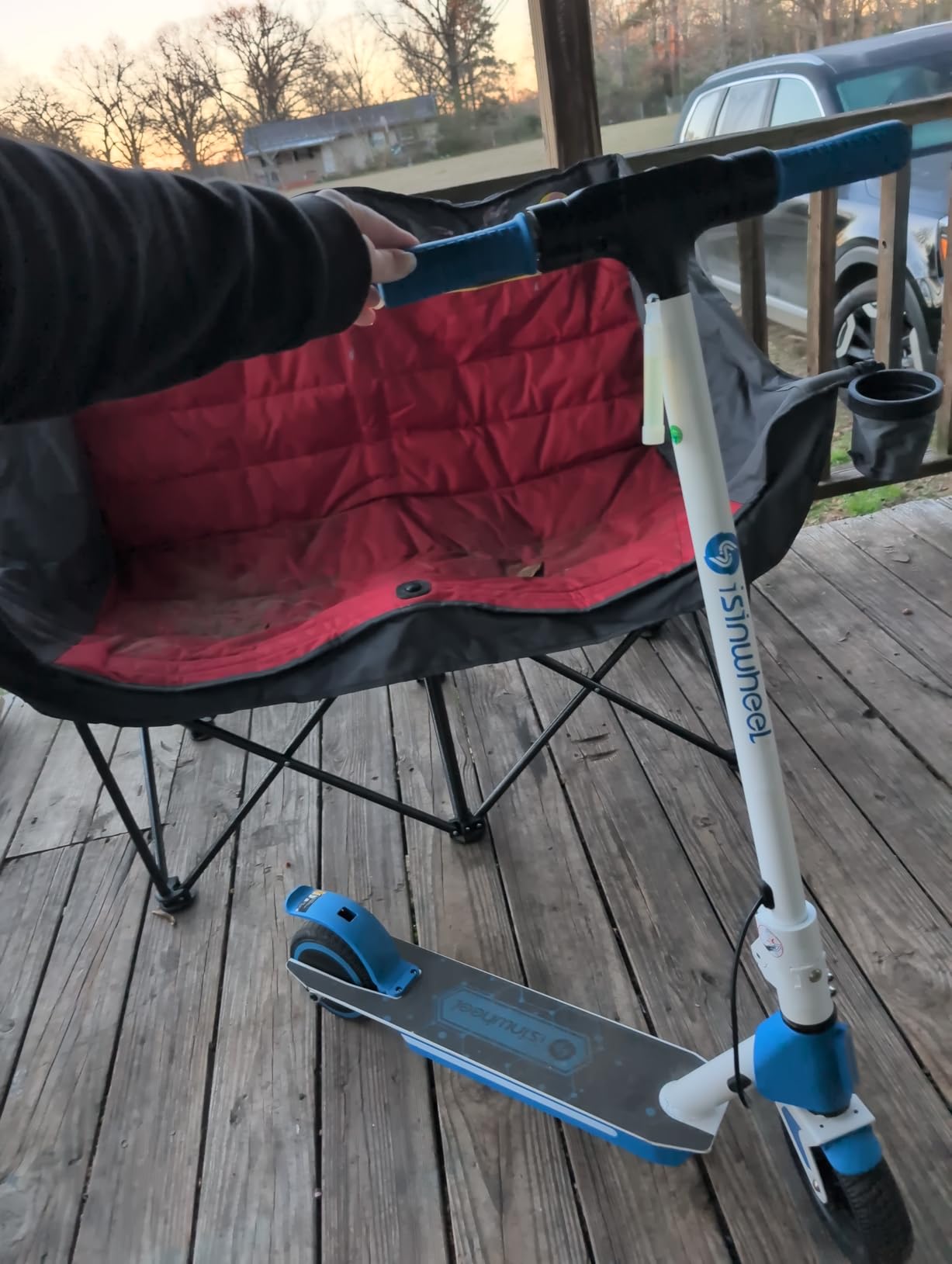 isinwheel S4 Kids Electric Scooter, 200W Foldable, Ages 6-14, 3 Speeds, LED Display, Colorful Lights, 5/8/12 MPH Speed Modes, Dual Brakes, Foldable Design, Safe Rides, Easy Storage, Gift for Kids customer photo 1
