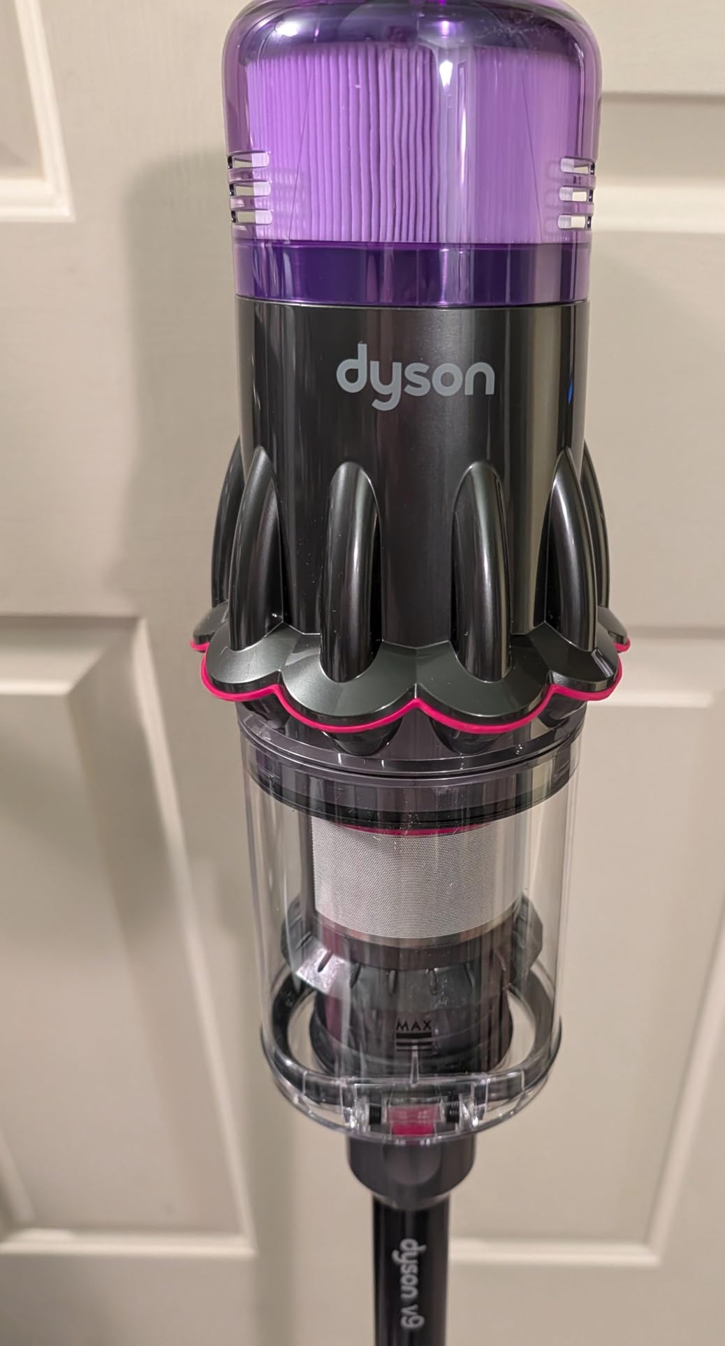 Dyson V9 Motorbar Cordless Vacuum, Cleans Hard Floors and Carpets, Detangles, Converts to Handheld, 100AW, 3 Power Modes, Up to 40 Minutes¹ customer photo 2