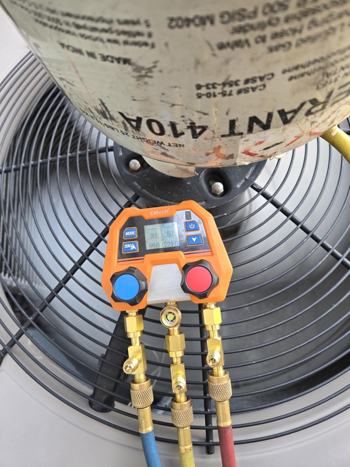 Elitech HVAC Digital Manifold Gauge Set DMG-2SE with Hoses & R410A Adapters | 88 Refrigerants, +/-1% FS Accuracy, P/T Calculation, Evap & Cond Temp, HVAC/R & Automotive AC Applications customer photo 2