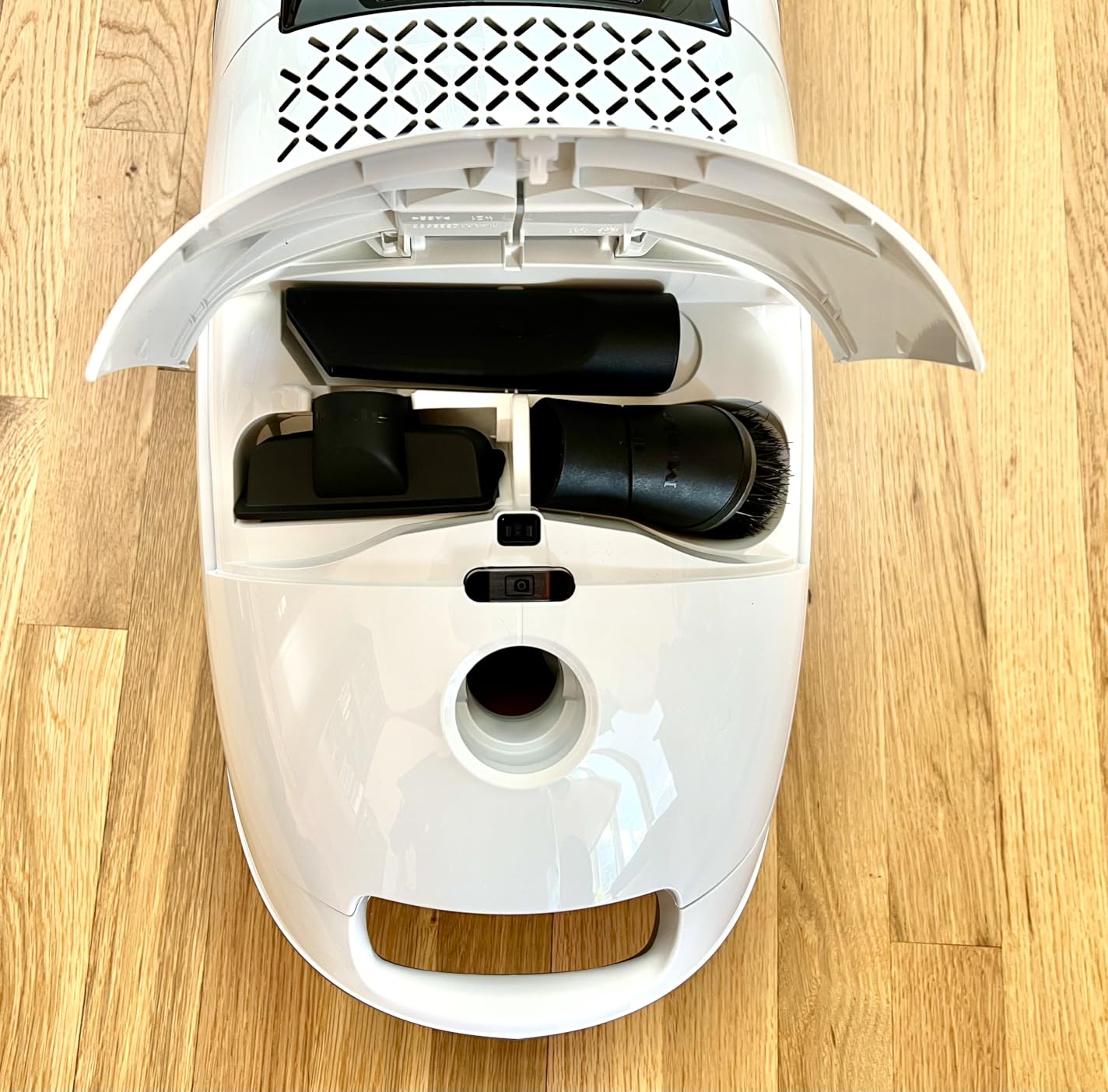 Miele Guard M1 Parquet XL Bagged Canister Vacuum for Hard Floors customer photo 1