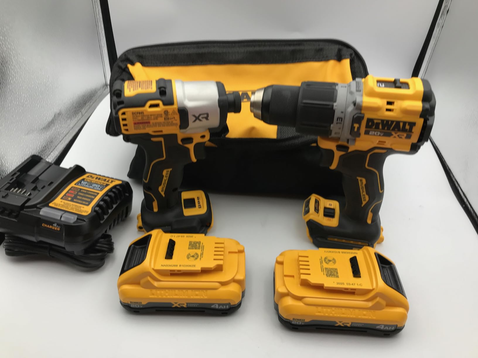20V MAX XR Impact Driver and Hammer Drill Cordless Power Tool Combo Kit, Includes 2 x 4ah POWERPACK Batteries and a Charger (DCK250QQ2) customer photo 2