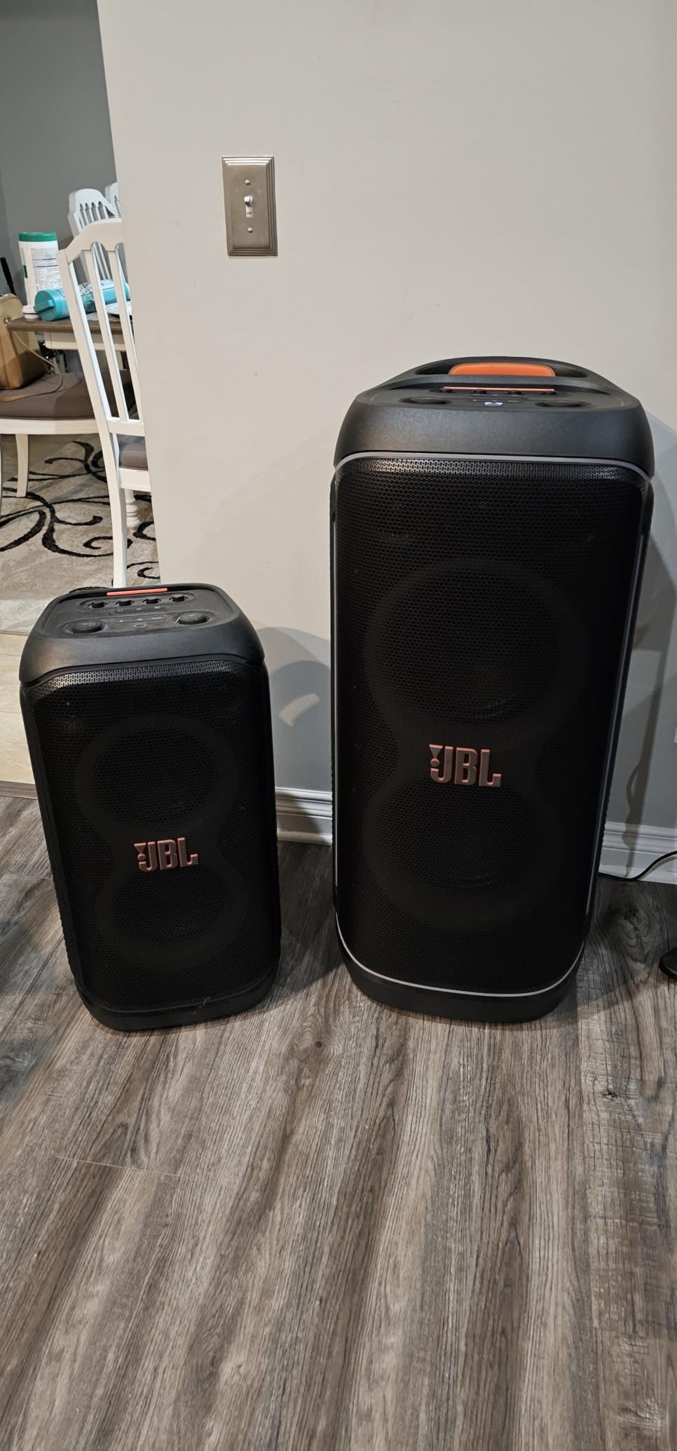 JBL PartyBox 720 - Battery-Powered Party Speaker with Superior JBL Pro Sound, Futuristic Lightshow, Up to 15 Hours Playtime, Integrated Handle and Sturdy Wheels (Black) customer photo 2
