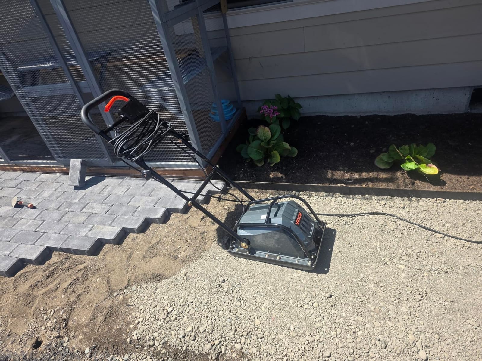 VEVOR Plate Compactor 130W Electric Ground Rammer 5kN Force 3.9in Depth customer photo 1