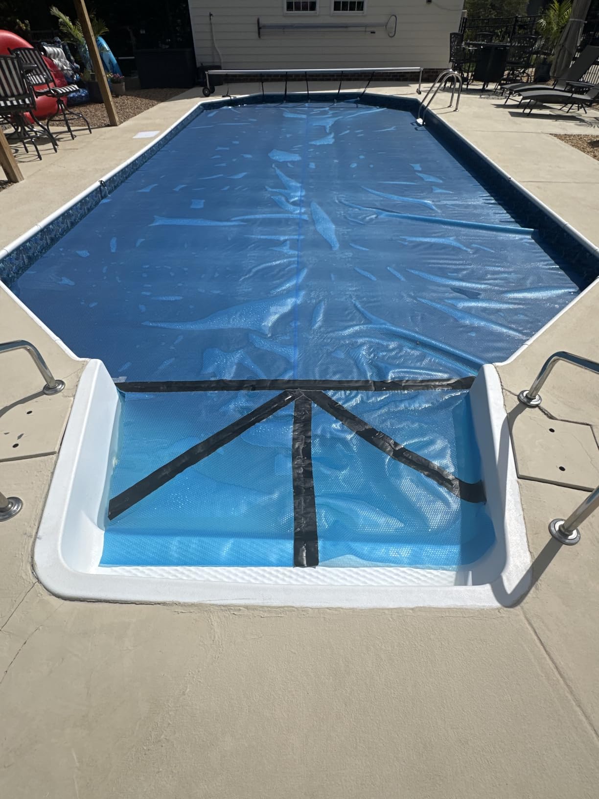 VEVOR Solar Pool Cover 32 x 16 ft 16 Mil Pool Bubble Cover Blue & Black | Solar Blanket with Dual Heat-Locking Air Layer for Pools, Daytime Heat Absorption, Nighttime Heat Retention, Cuttable Design customer photo 2