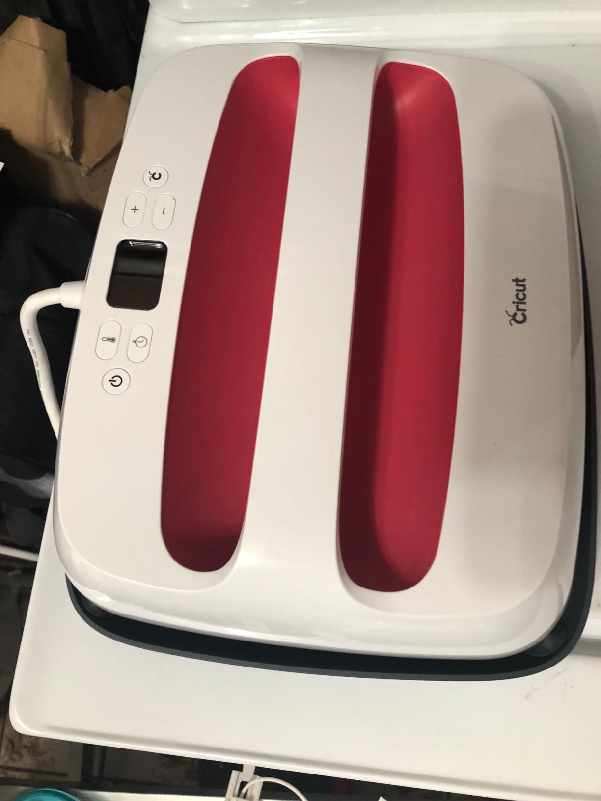 Cricut EasyPress SE - 12 in x 10 in Heat Press - Blue | 12 in x 10 in Heat Transfer Machine for T-Shirts, Sweatshirts, Blankets, Pillows, & More - Easy to Use customer photo 2