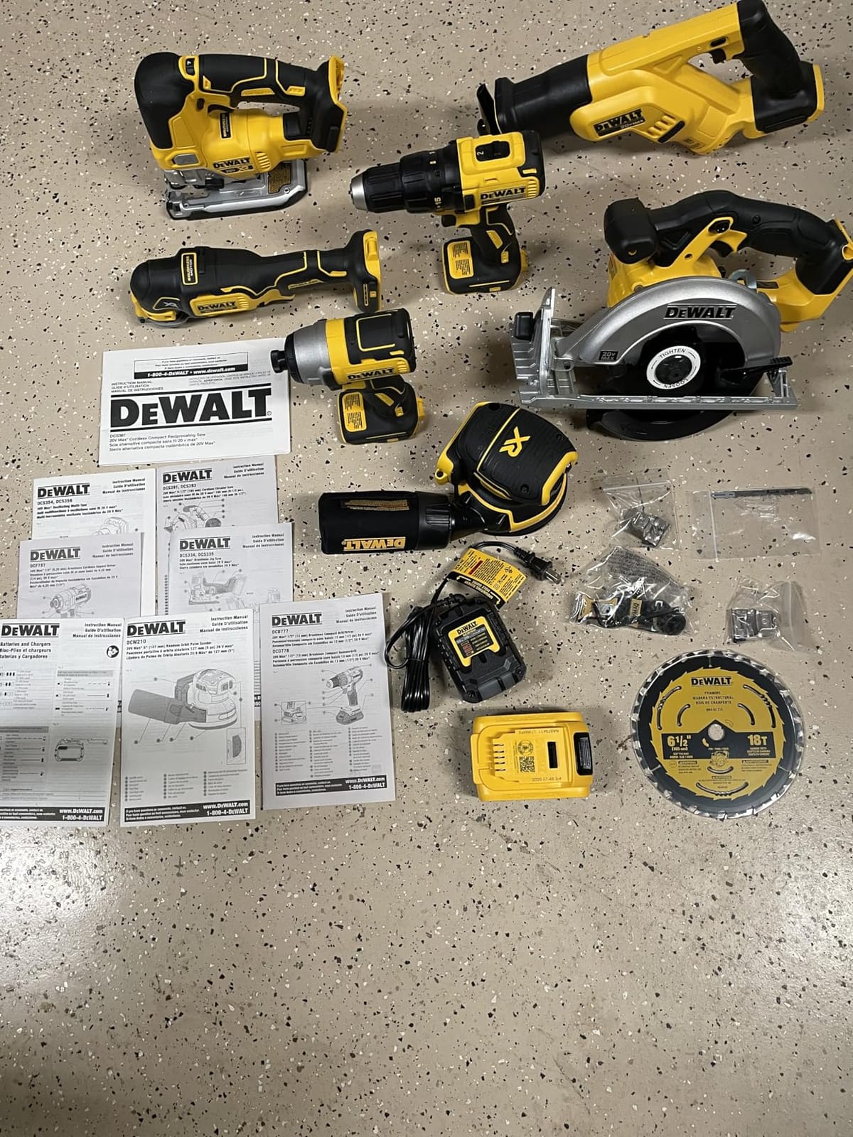 20V MAX 7-Tool Combo Kit, Includes Cordless Drill, Impact Driver, Reciprocating Saw, Circular Saw, Oscillating Tool, Random Orbital Sander, Jigsaw, 5Ah Battery and Charger (DCK751P1) customer photo 1