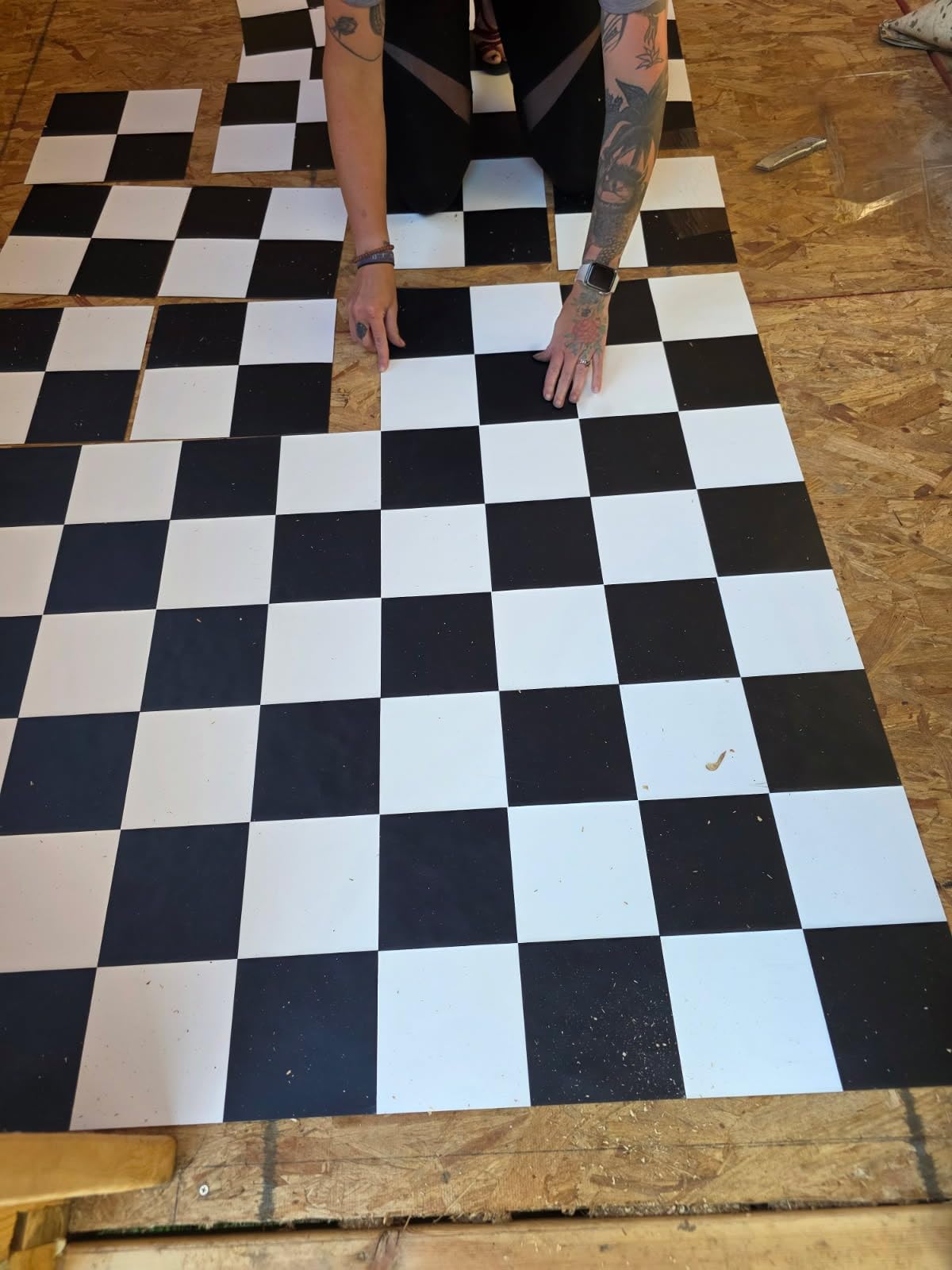 Peel and Stick Floor Tile 11.8