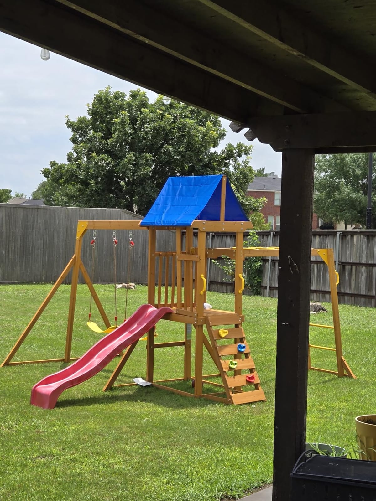 SUNIBOXI Wooden Swing Sets for Backyard, for Ages 3-10 | Kids Outdoor Playground Set, Picnic Table with Canopy, Monkey Bars, Robe Ladder, Cargo Net, Slide, Swings, Drawing Boards customer photo 1