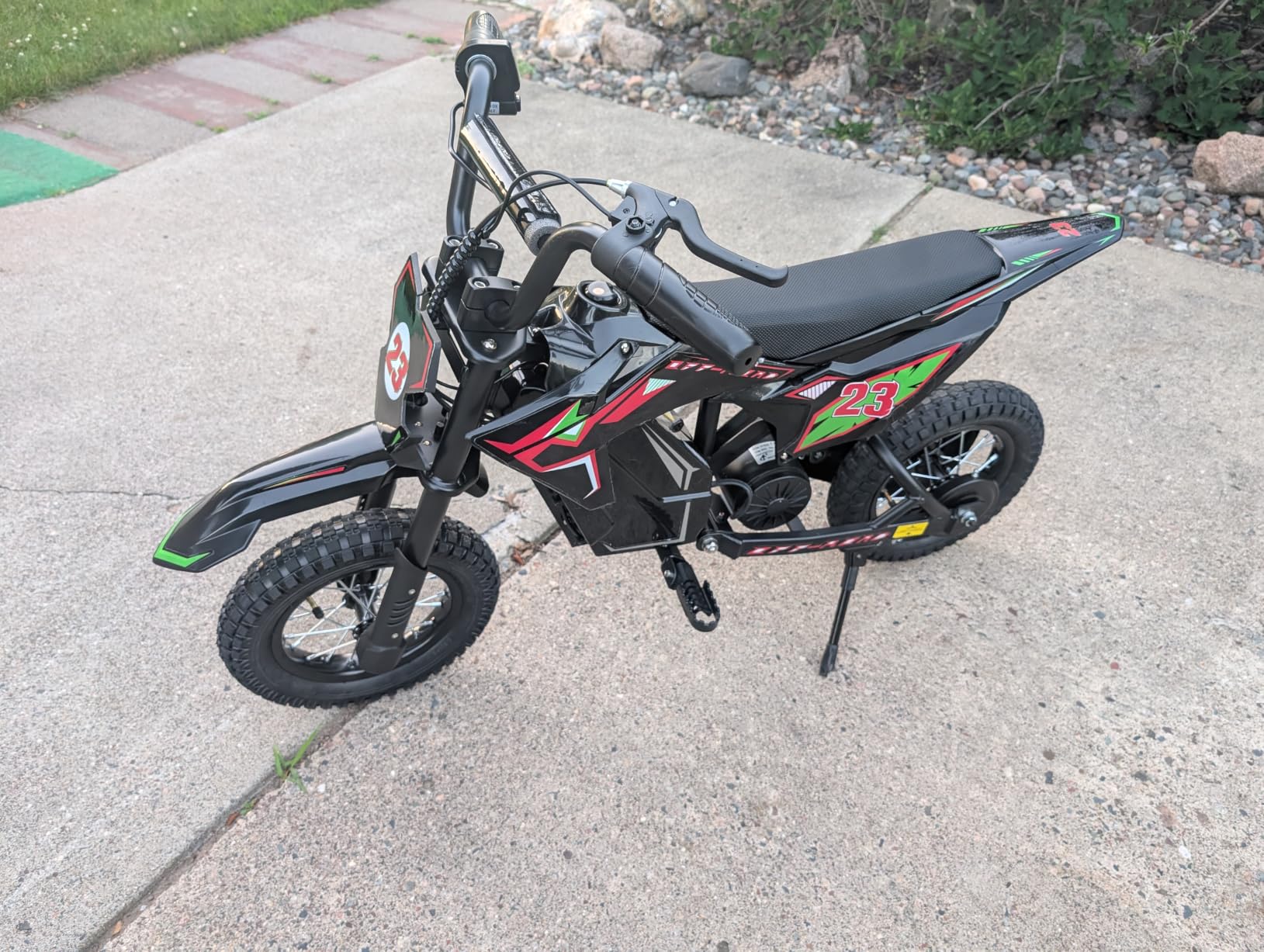 36V Electric Dirt Bike, 700W Peak Motor, Up to 15.5 MPH & 13.7 Miles, Rear Suspension & Dual Brakes, 3-Speed E-Bike for Kids Ages 3-10 (Red) customer photo 1