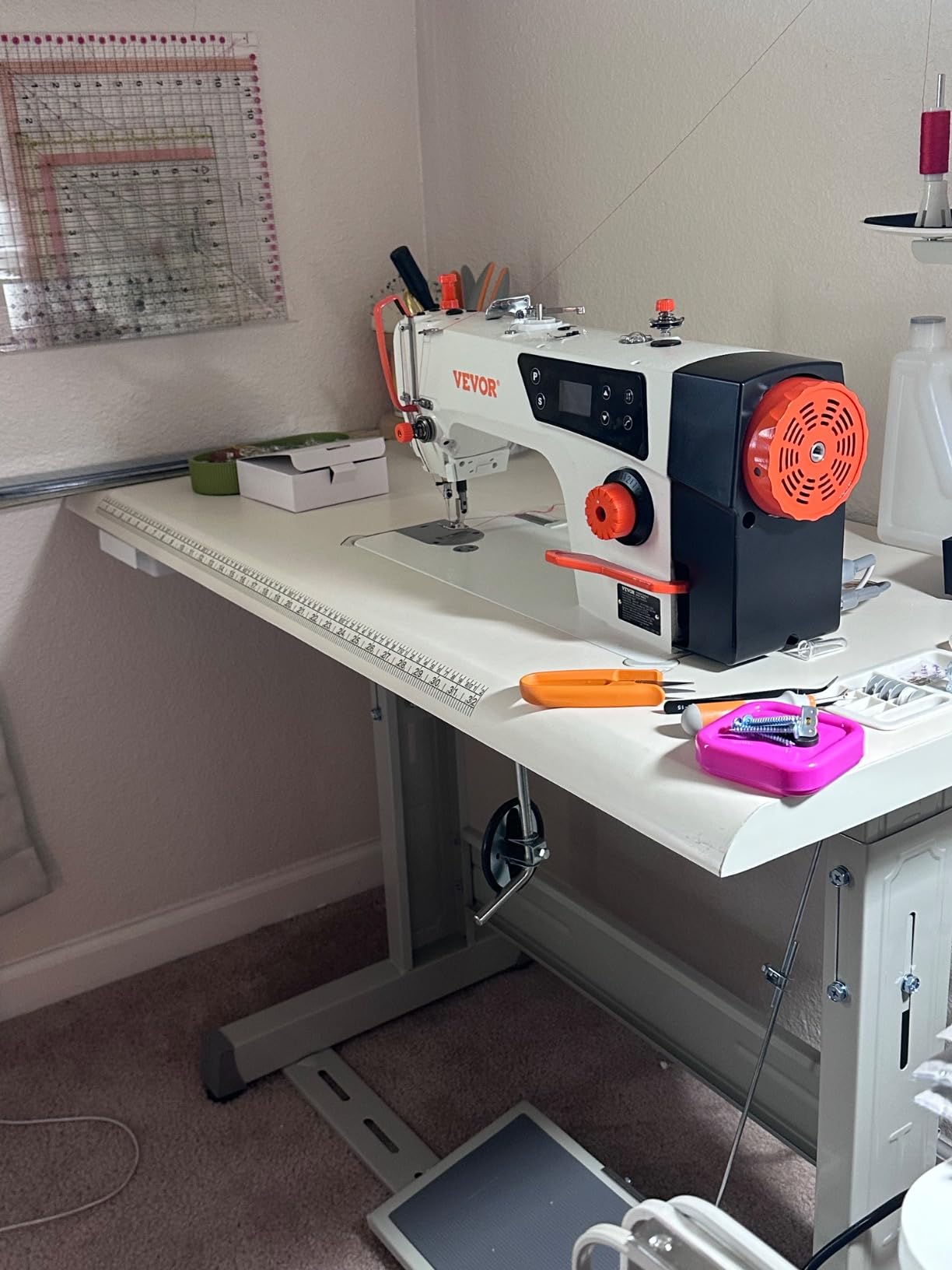 VEVOR Industrial Lockstitch Sewing Machine, 550W Servo Motor Commercial Sewing Machine Set with Table Stand, 5000 SPM High Speed, Auto Thread Trimmer, Metal Frame for Denim Cotton Sewing customer photo 1
