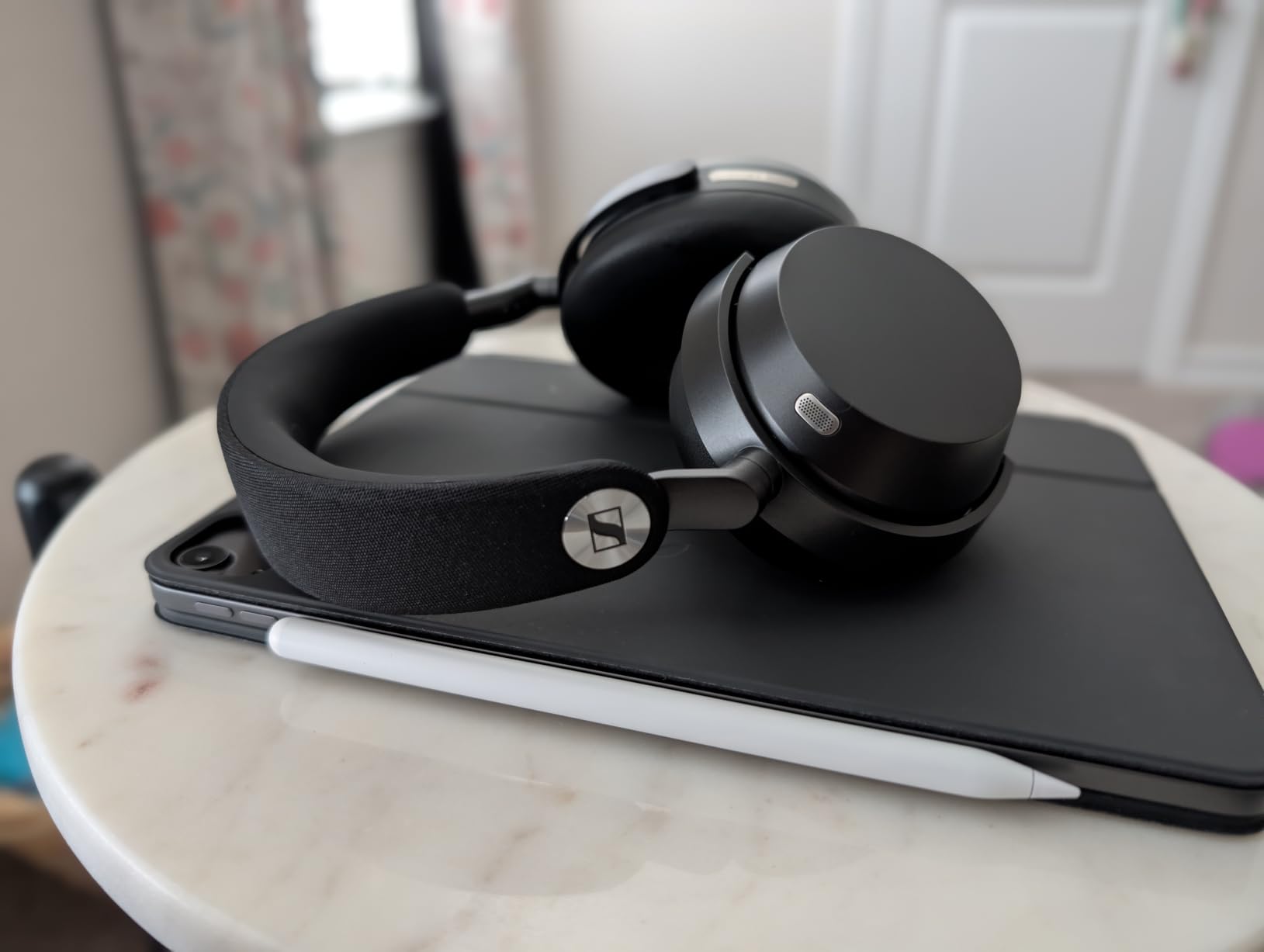 Sennheiser Momentum 5 Wireless Headphones, ANC, 57 Hr Battery, Black customer photo 2