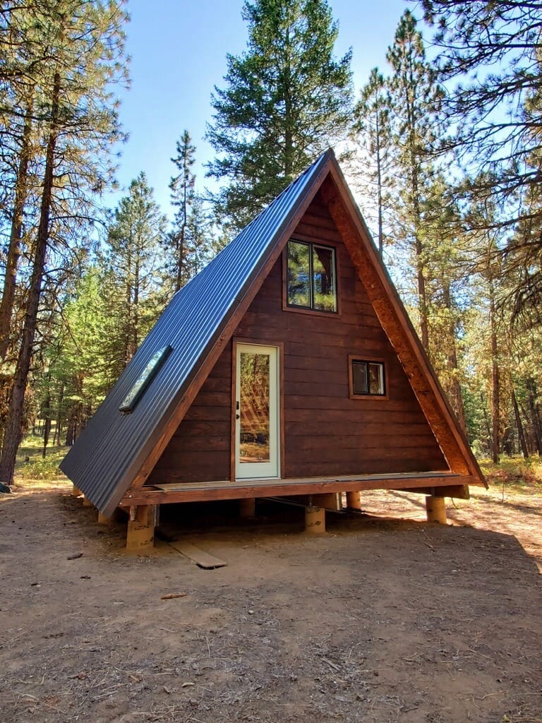 Cabins & Cottages, Revised & Expanded Edition: The Basics of Building a Getaway Retreat for Hunting, Camping, and Rustic Living (Fox Chapel Publishing) Complete Instructions for A-Frame & Log Cabins customer photo 1