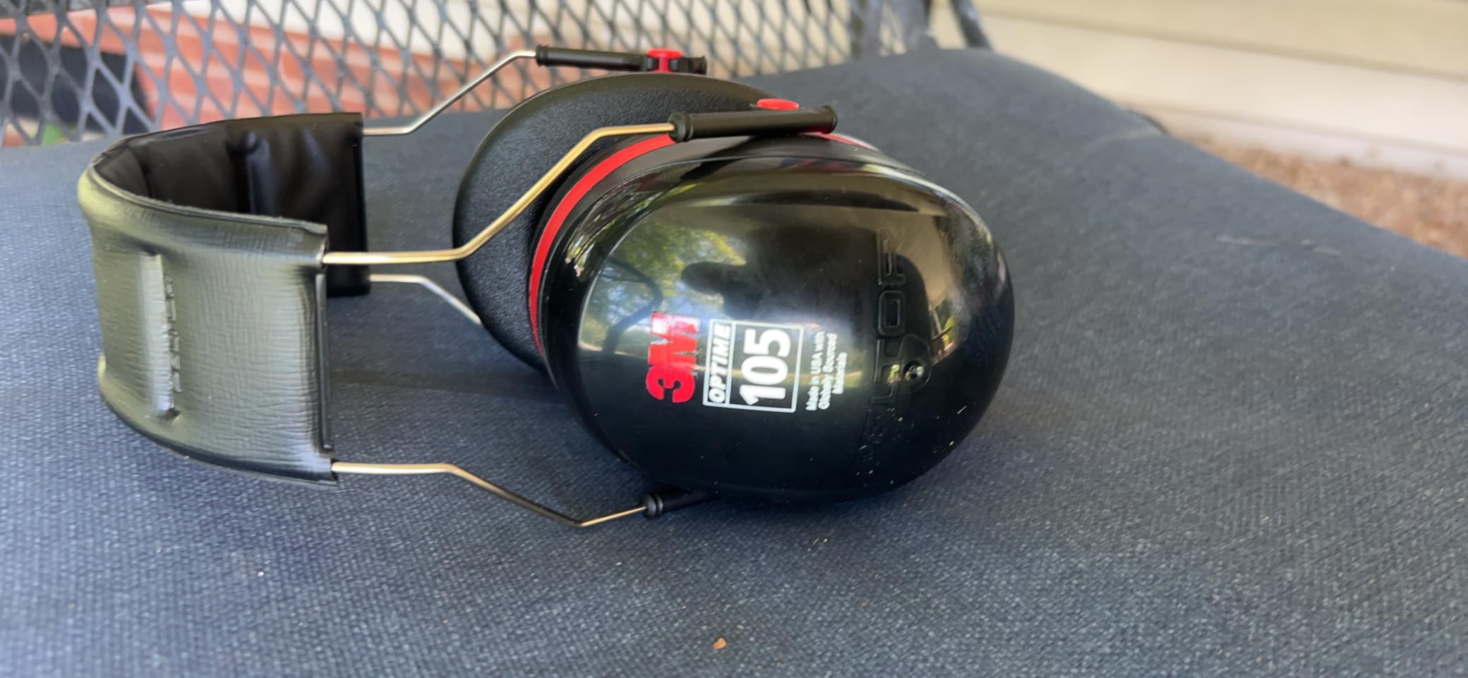 3M PELTOR Hearing Protection Optime 105 Earmuffs, E-A-Rfit Compatible, Assembly, Sanding, Grinding customer photo 2
