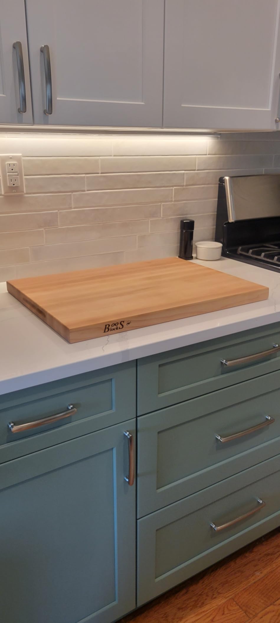 John Boos R-Board Series Rectangular Wooden Maple Cutting Board 20”x15” – 1.5” Thick, 12-lb Reversible Butcher Block with Edge-Grain & Finger Grips – Made in the USA | 1.5” Thick, 12-lb Reversible Butcher Block with Edge-Grain & Finger Grips – Made in USA customer photo 2