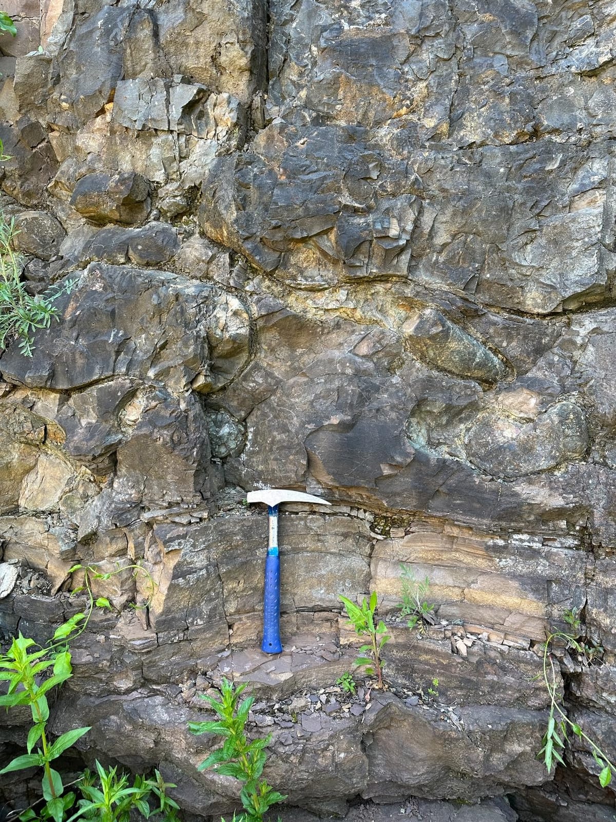 ESTWING Rock Pick, 22oz Pointed Tip, Blue Molded Grip, E3-22P customer photo 1