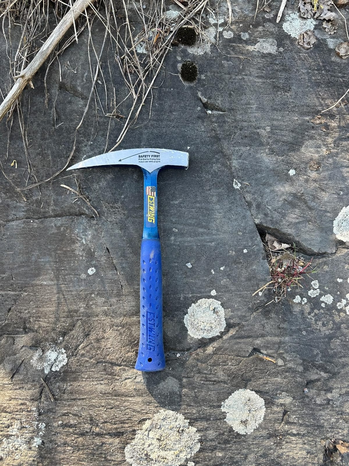 ESTWING Rock Pick, 22oz Pointed Tip, Blue Molded Grip, E3-22P customer photo 2