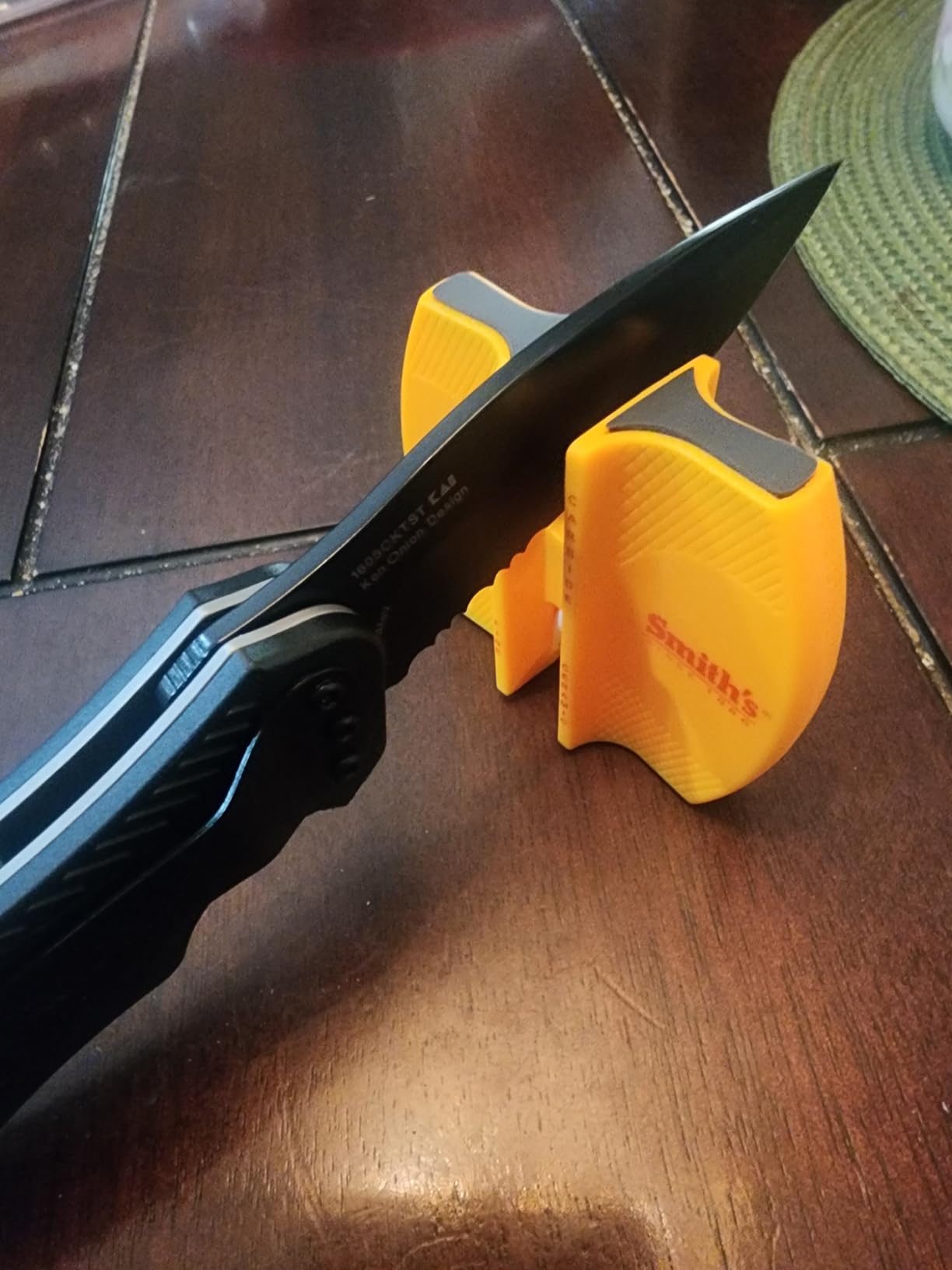 Smith's CCKS 2-Step Knife Sharpener - Yellow - 2-Step Preset Coarse & Fine Slots - Outdoor Handheld Knife Sharpener - Fishing, Hunting, Fillet, Pocket Knives - Compact Plastic Portable Keychain Tool customer photo 1