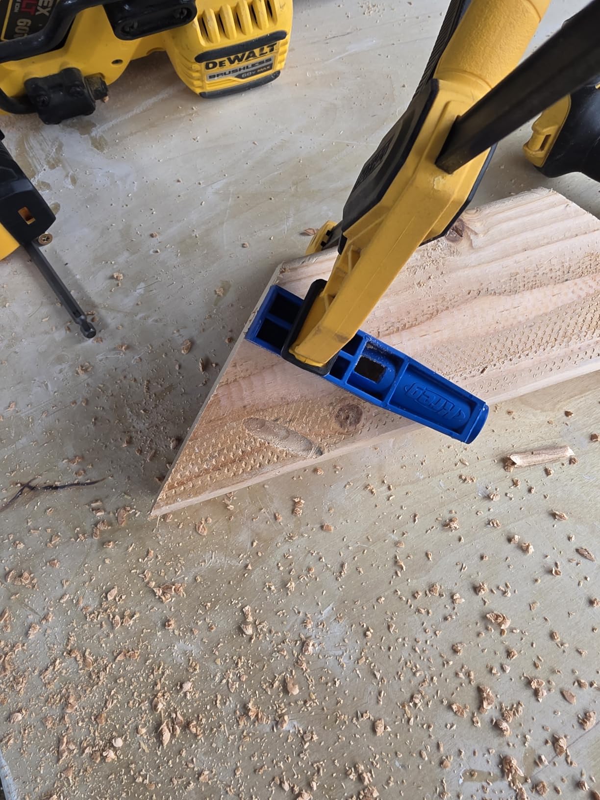 Kreg MKJKIT Mini Jig Kit - Simple, Compact Kreg Pocket-Hole Jig - Create Strong Joints Without Glue - for Tight Spaces & Small Projects - Holiday Home Improvement Gifts for Him customer photo 1