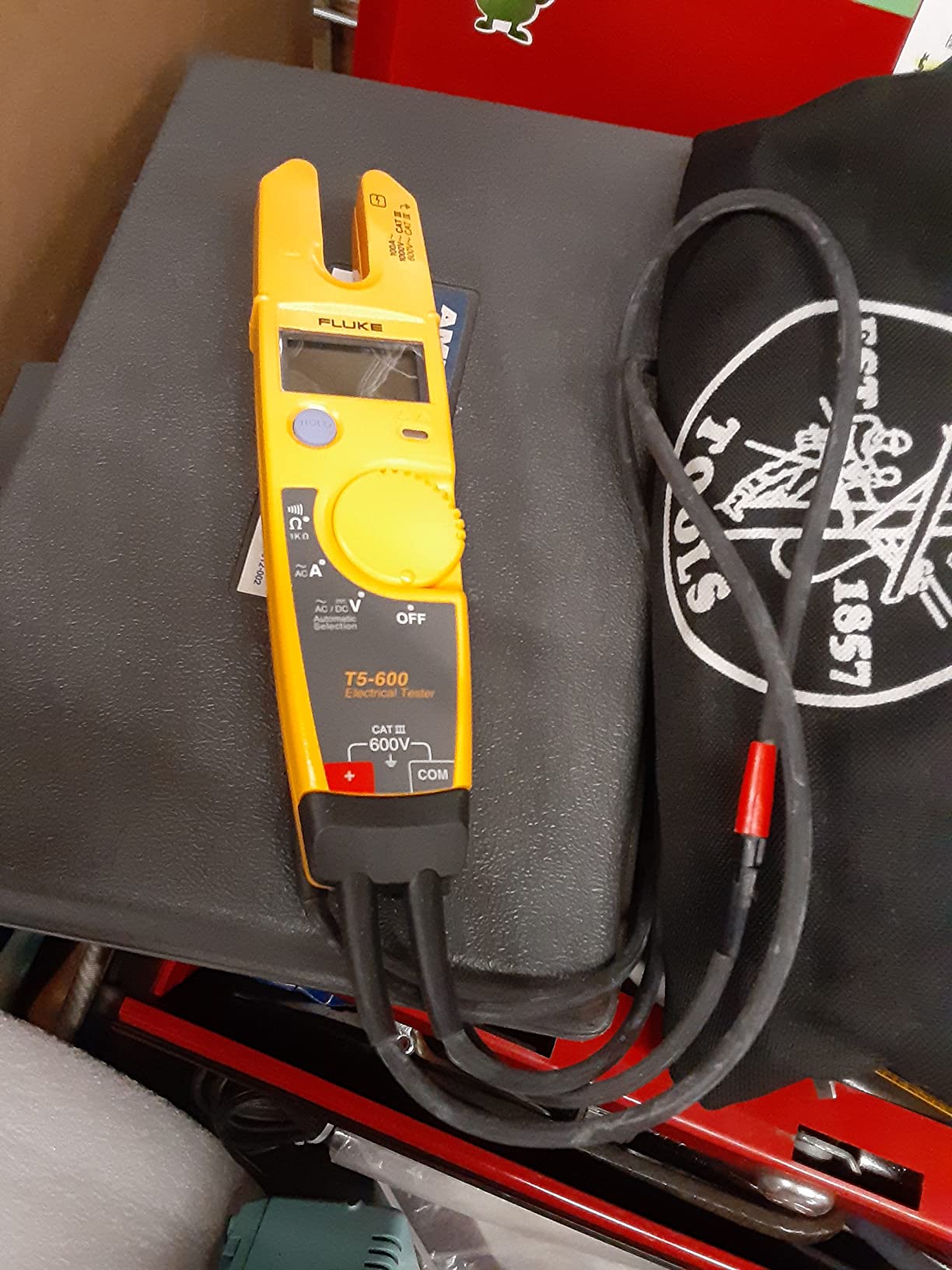 Fluke T5-600 Electrical Voltage, Continuity and Current Tester, Measures AC Current Up to 100 A Without Contact, Automatically Select AC/DC for Tests, Includes Detachable SlimReach Probe Tip customer photo 2