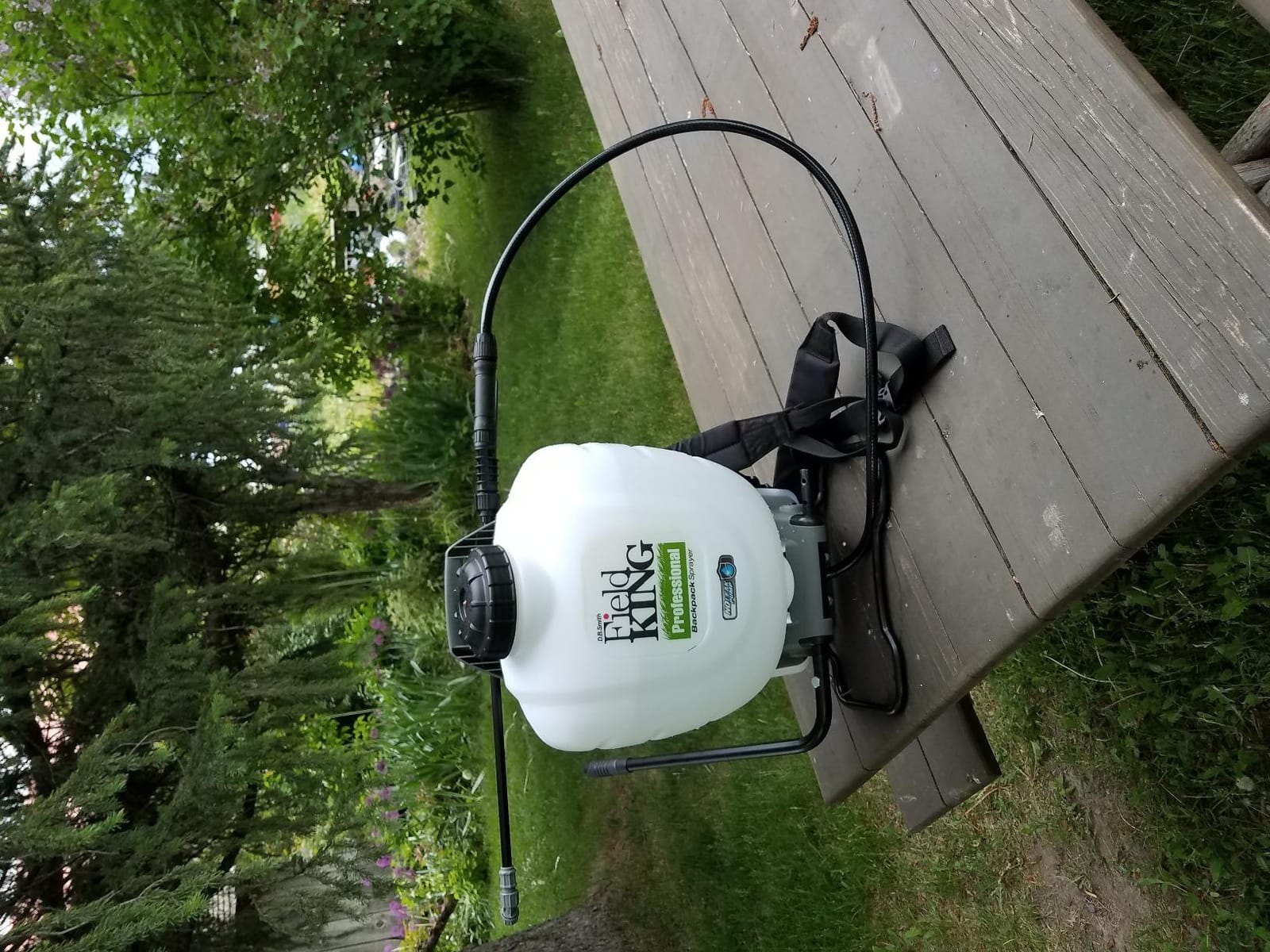 FIELD KING 190328 Backpack Sprayer, 4 Gallon, with Internal No Leak Pump Design Delivers 150 PSI customer photo 1