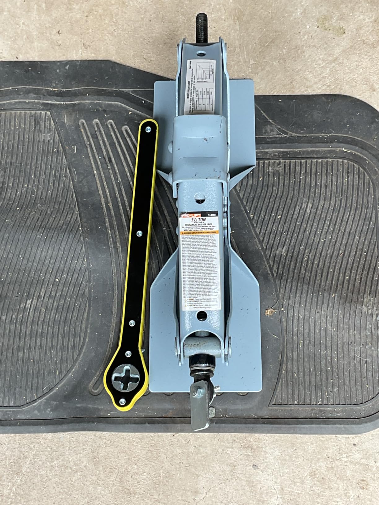 Pro-Lift T-9456 Grey Scissor Jack - 3000 lb. Capacity customer photo 2