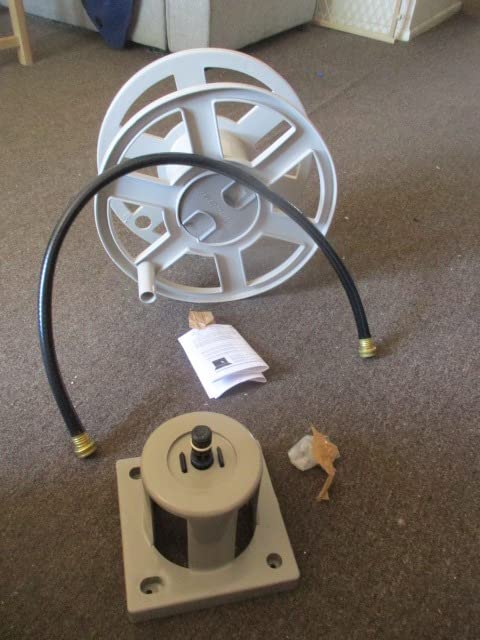 Suncast Sidewinder Wall Mount Garden Hose Reel, 100 Feet Capacity for 5/8 Inch Standard Vinyl Hosepipe, Light Taupe – Resin Water Line Holder for Lawn, Gardening and Outdoor Watering customer photo 1