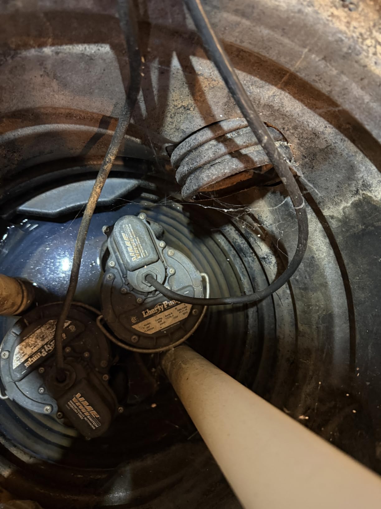 Liberty Pumps 287 1/2-Horse Power 1-1/2-Inch Discharge 280-Series Automatic Submersible Sump Pump with VMF Switch customer photo 1