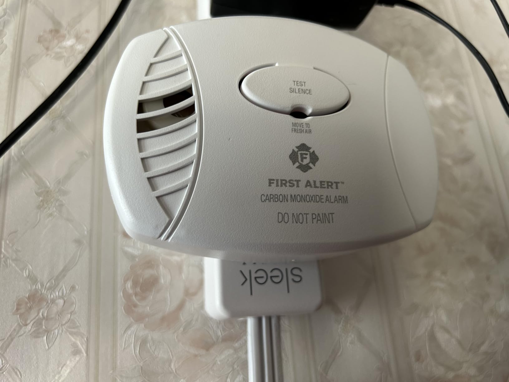 FIRST ALERT CO605 Plug-in Carbon Monoxide Detector with Battery Backup, White | CO606, 9V Battery Backup customer photo 1