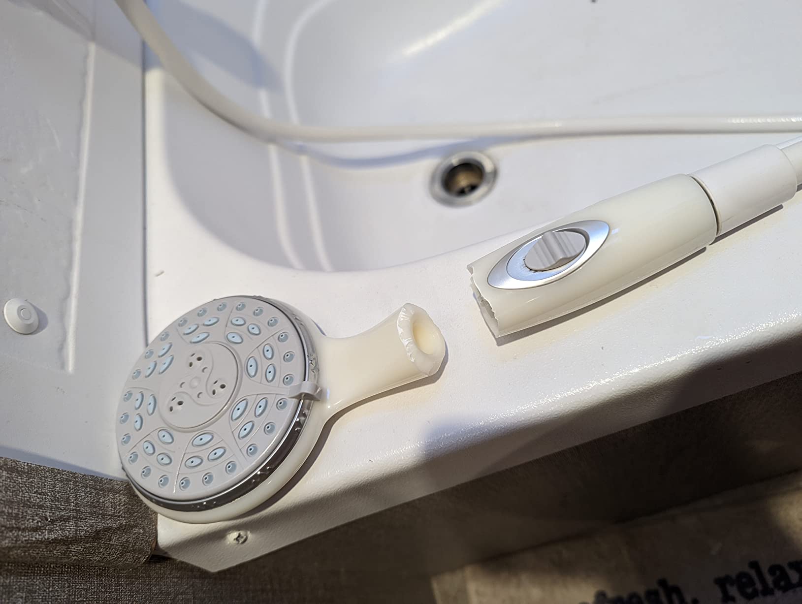 Camco 43712 RV Shower Head with On/Off Switch (Off-White) customer photo 2