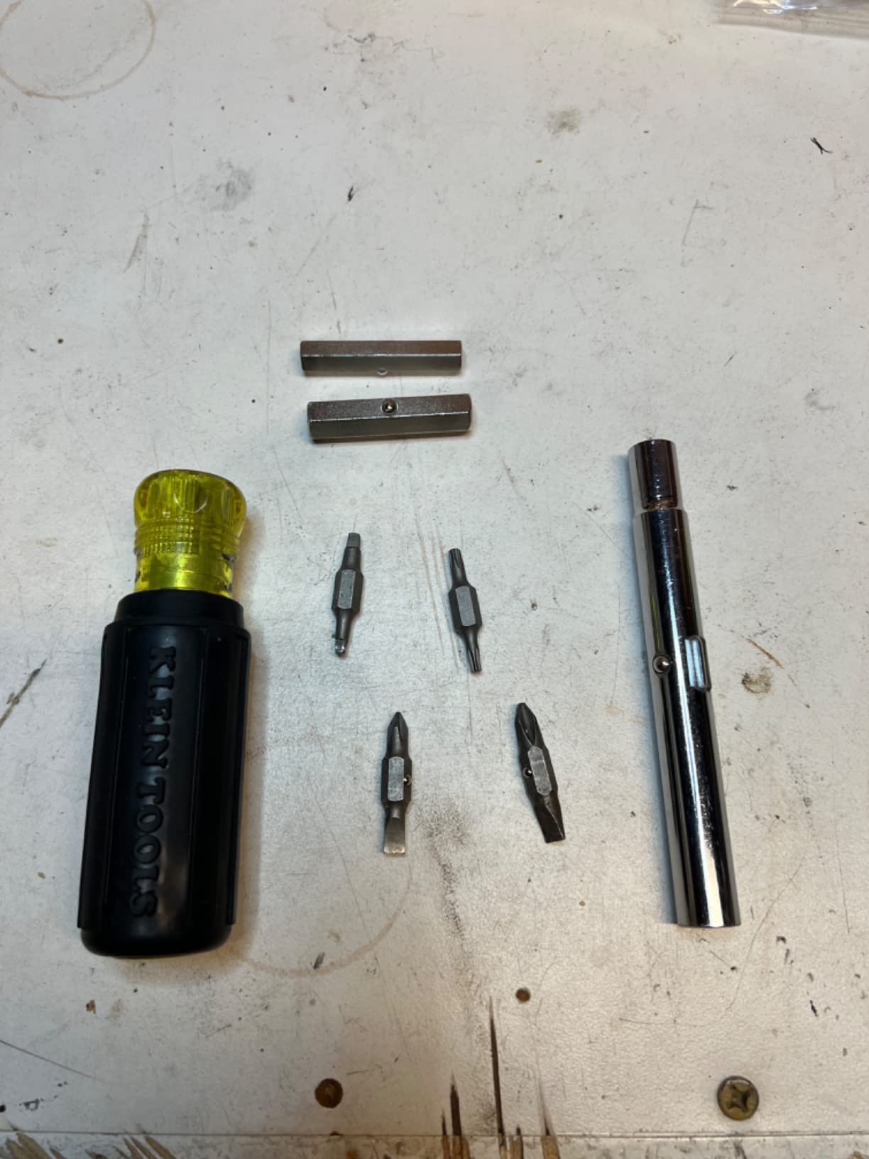 Klein Tools 32500 11-in-1 Screwdriver/Nut Driver Set, 8 Bits (Phillips, Slotted, Torx, Square), 3 Nut Driver Sizes, Cushion Grip Handle customer photo 1